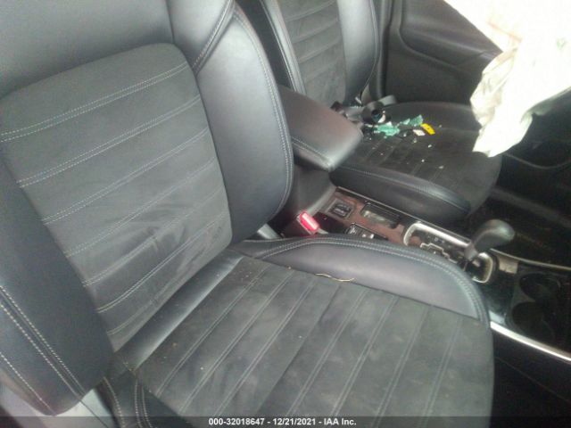 Photo 4 VIN: JA4AD3A36KZ045228 - MITSUBISHI OUTLANDER 