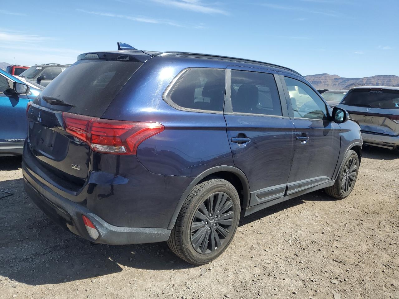 Photo 2 VIN: JA4AD3A36LZ037549 - MITSUBISHI OUTLANDER 