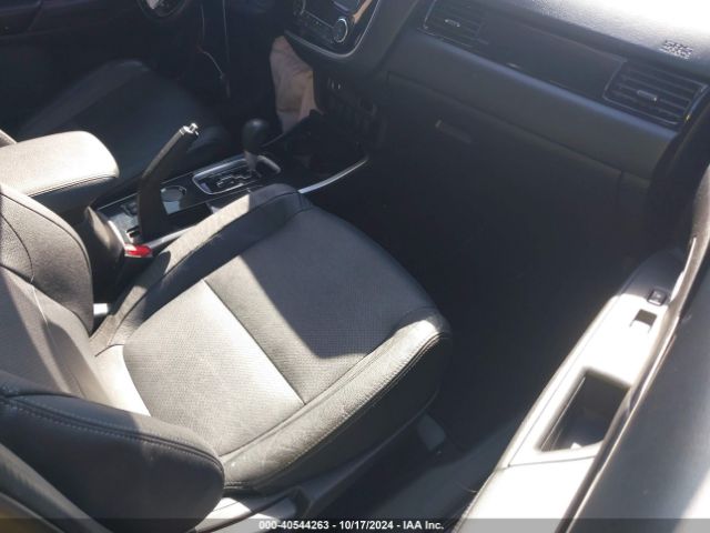 Photo 4 VIN: JA4AD3A37HZ001554 - MITSUBISHI OUTLANDER 