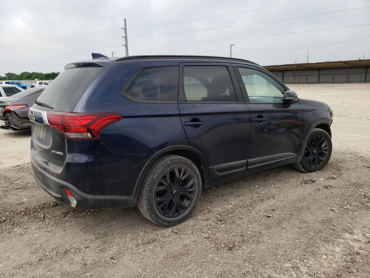 Photo 2 VIN: JA4AD3A37JZ049089 - MITSUBISHI OUTLANDER 