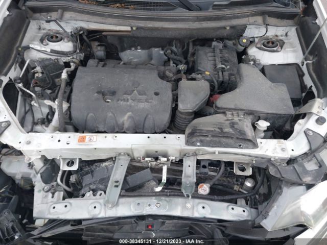 Photo 9 VIN: JA4AD3A37KZ005806 - MITSUBISHI OUTLANDER 