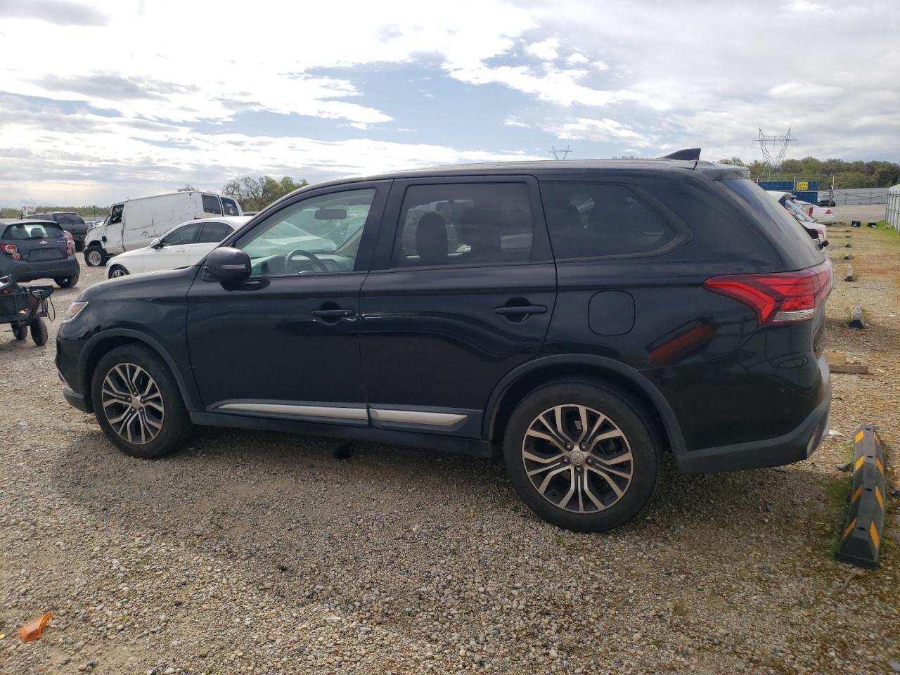 Photo 1 VIN: JA4AD3A38JZ000547 - MITSUBISHI OUTLANDER 