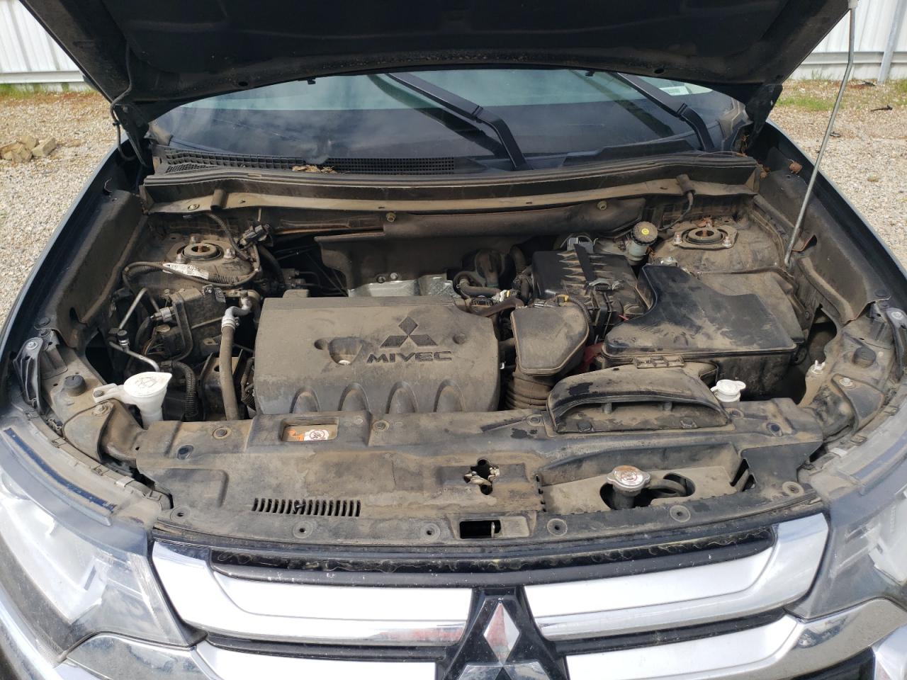 Photo 11 VIN: JA4AD3A38JZ000547 - MITSUBISHI OUTLANDER 