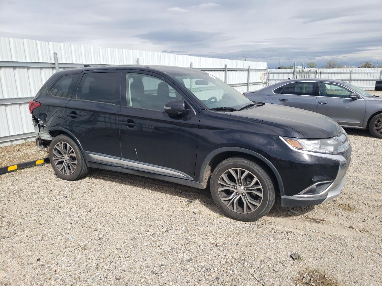 Photo 3 VIN: JA4AD3A38JZ000547 - MITSUBISHI OUTLANDER 