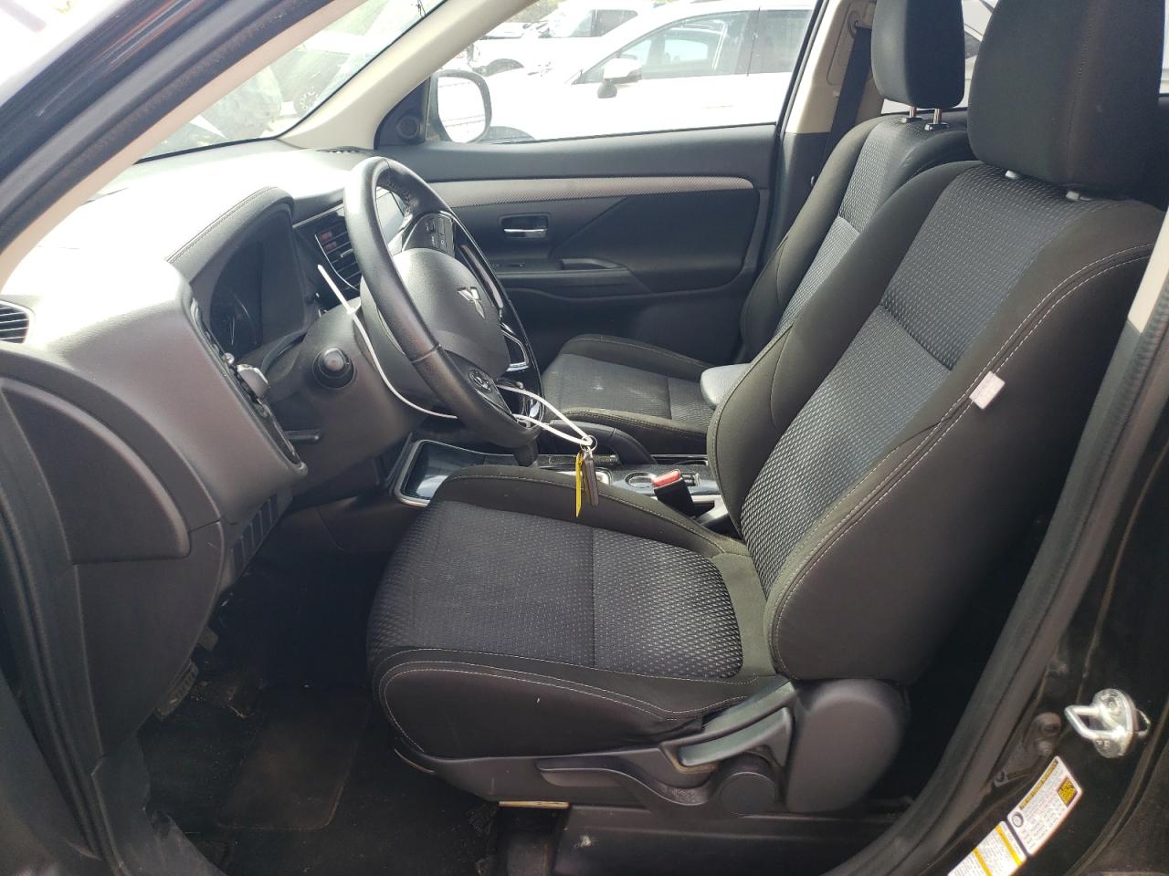 Photo 6 VIN: JA4AD3A38JZ000547 - MITSUBISHI OUTLANDER 
