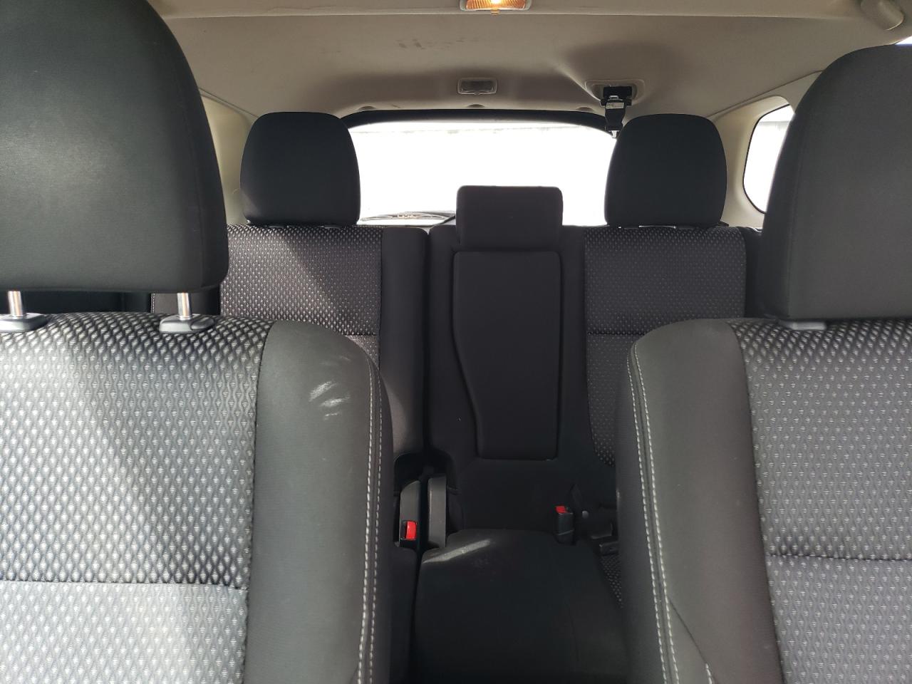 Photo 9 VIN: JA4AD3A38JZ000547 - MITSUBISHI OUTLANDER 
