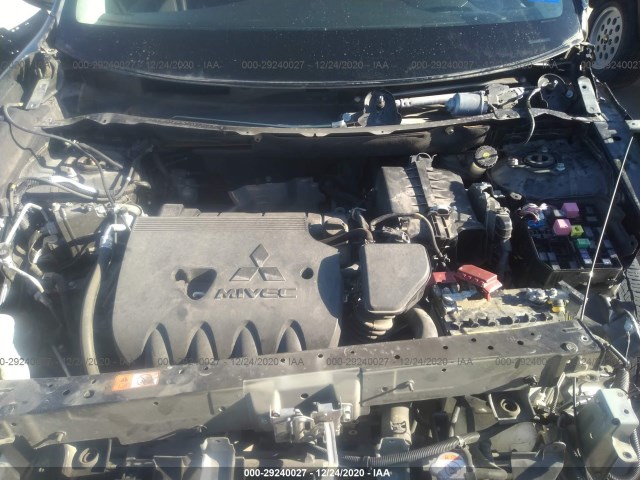 Photo 9 VIN: JA4AD3A38JZ015047 - MITSUBISHI OUTLANDER 