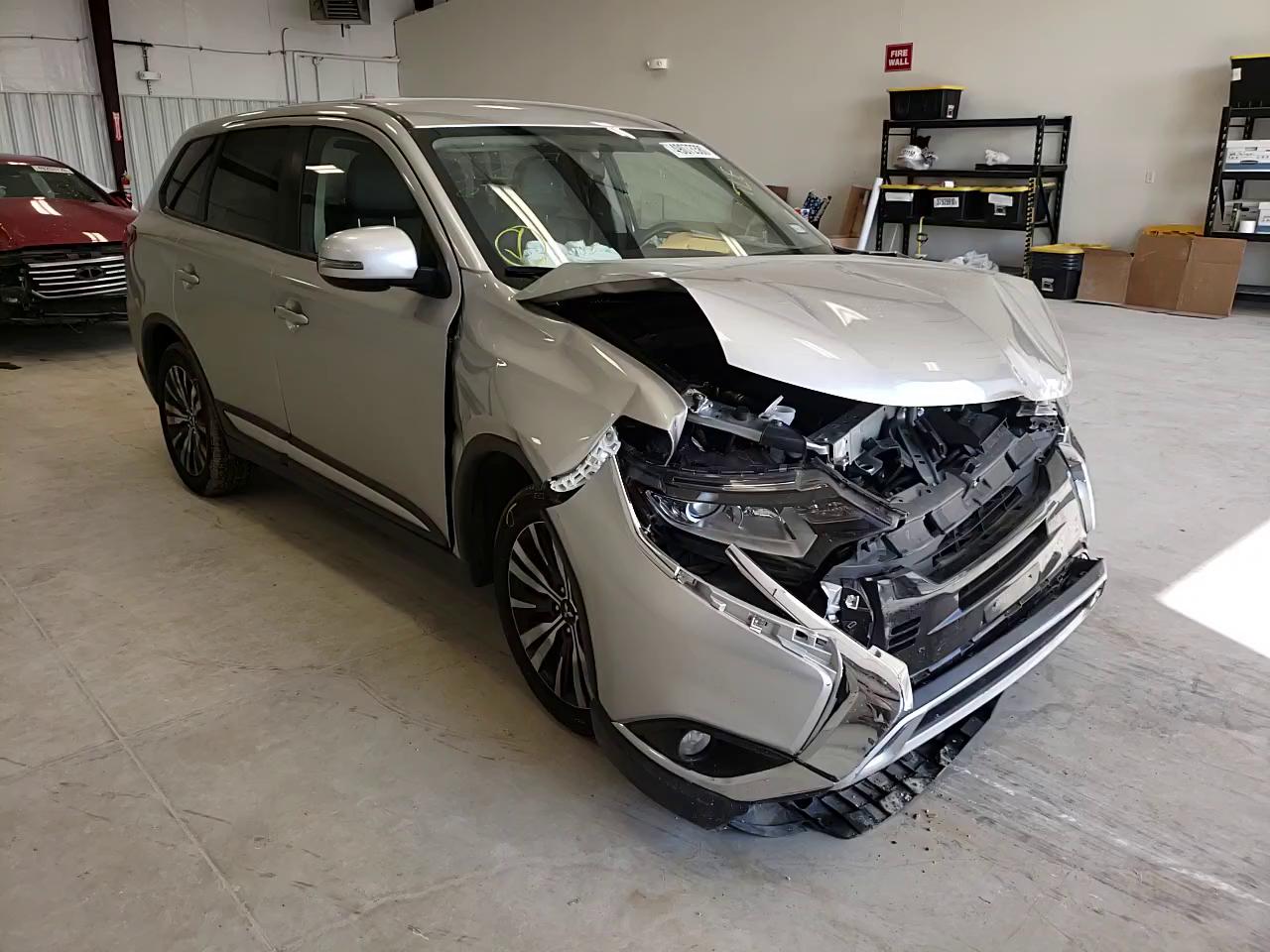 Photo 10 VIN: JA4AD3A38KZ052004 - MITSUBISHI OUTLANDER 