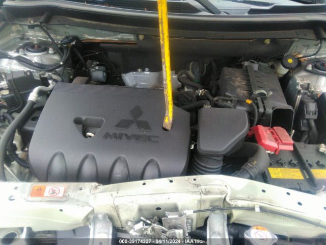 Photo 9 VIN: JA4AD3A38LZ032496 - MITSUBISHI OUTLANDER 