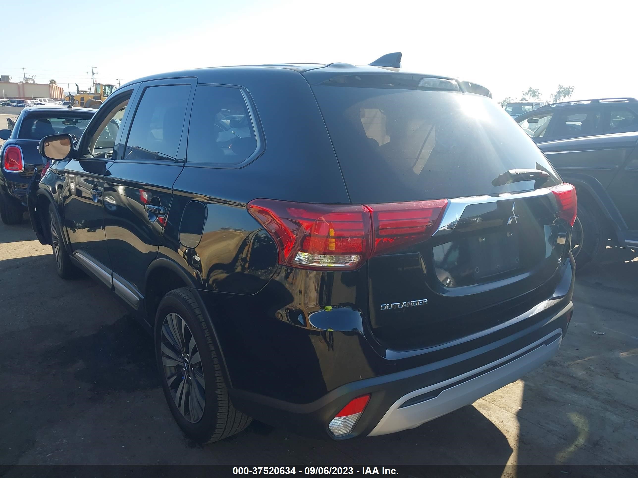 Photo 2 VIN: JA4AD3A38LZ039108 - MITSUBISHI OUTLANDER 