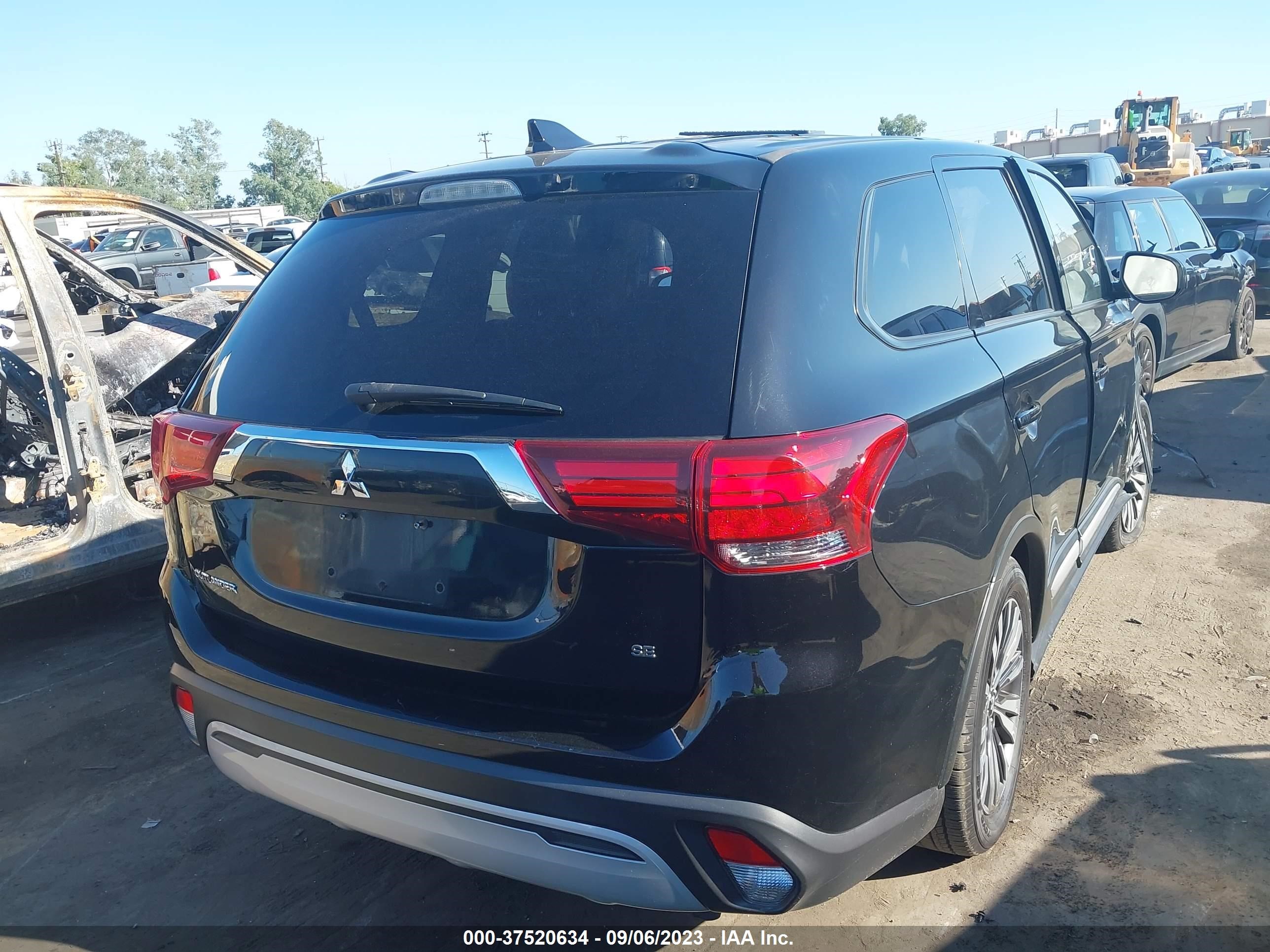 Photo 3 VIN: JA4AD3A38LZ039108 - MITSUBISHI OUTLANDER 