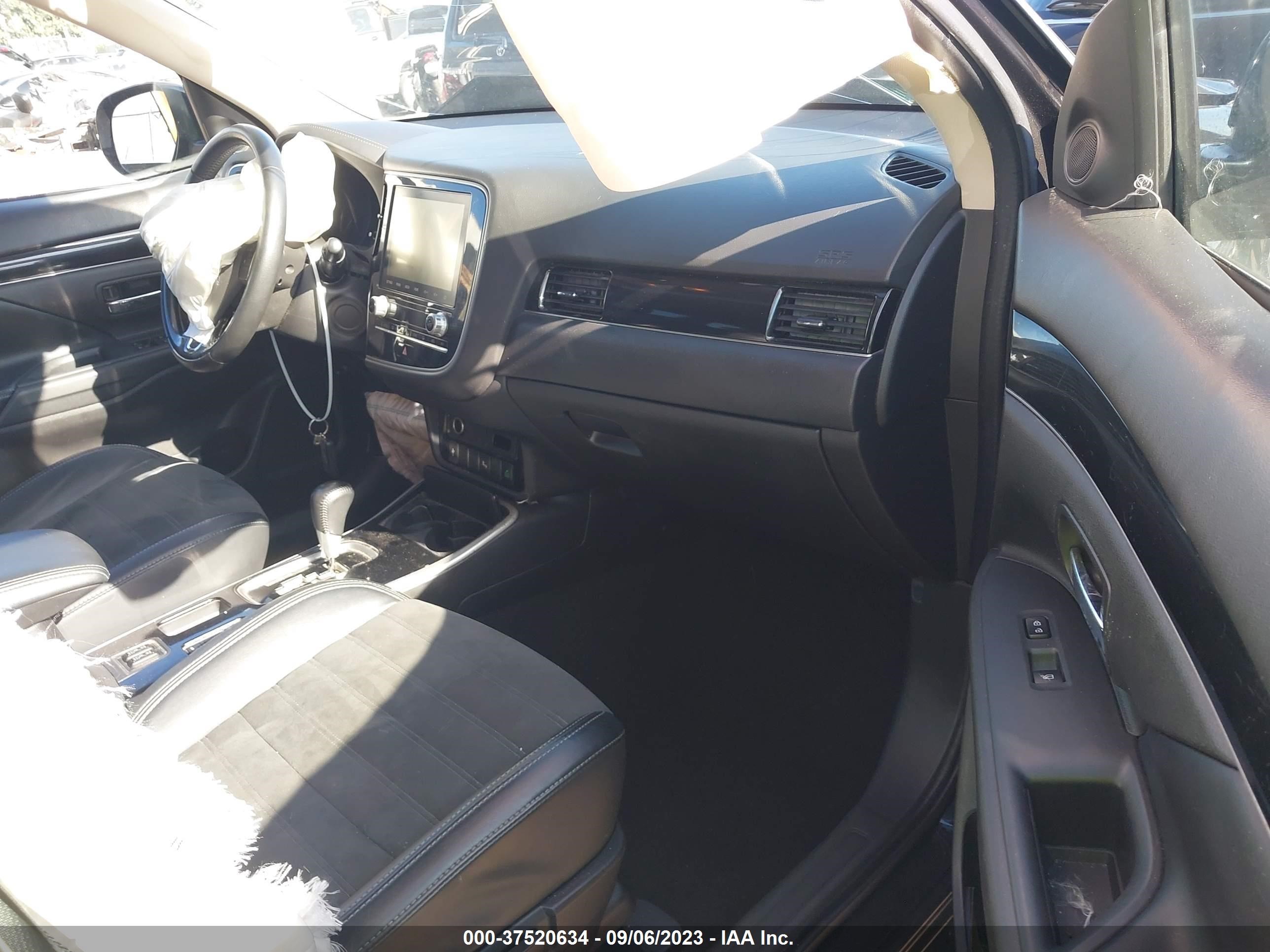 Photo 4 VIN: JA4AD3A38LZ039108 - MITSUBISHI OUTLANDER 