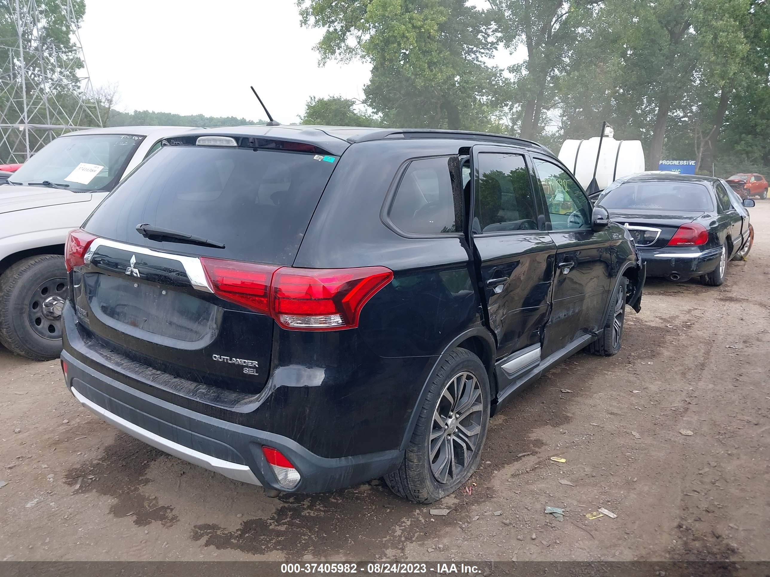 Photo 3 VIN: JA4AD3A39GZ057543 - MITSUBISHI OUTLANDER 