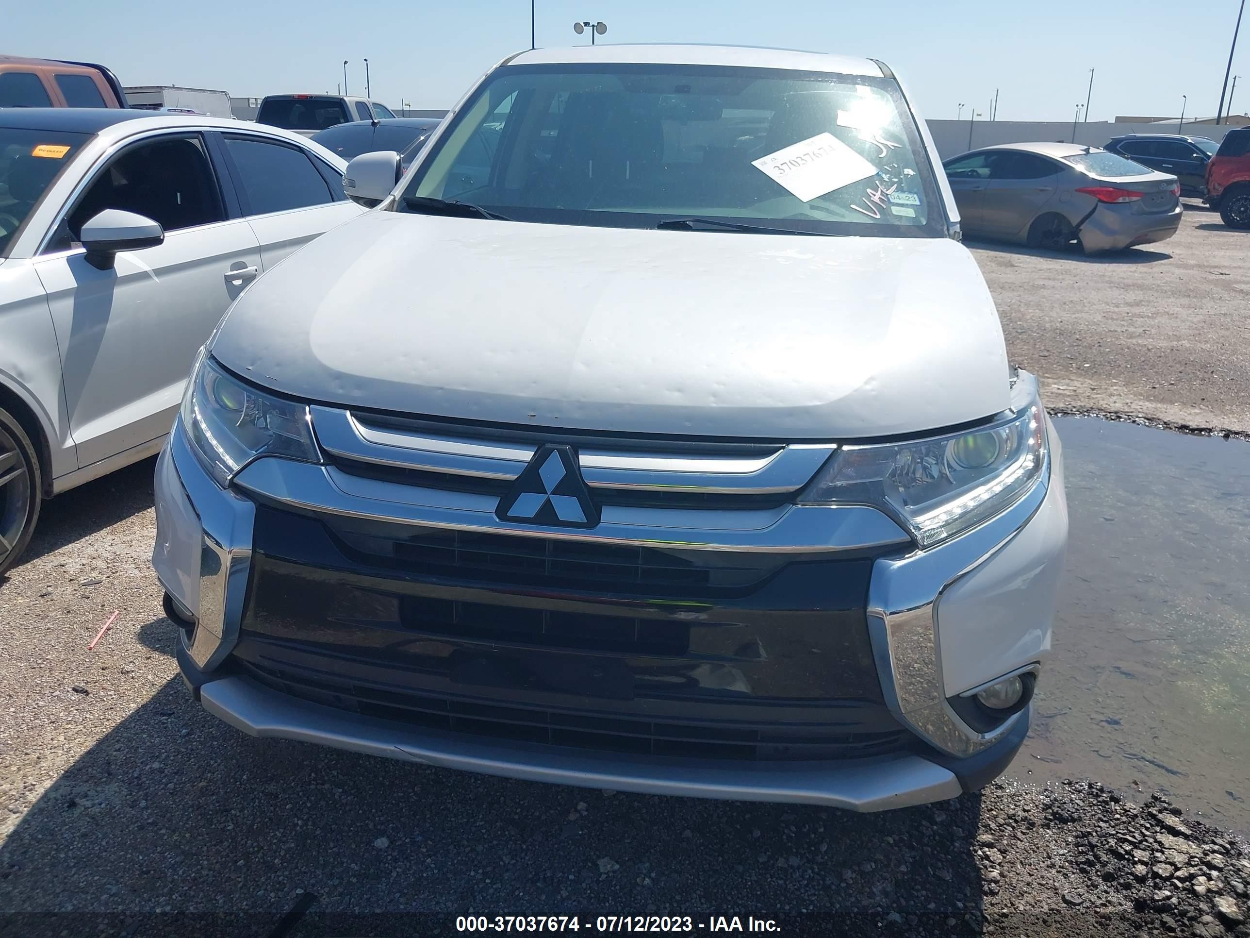 Photo 12 VIN: JA4AD3A39HZ041019 - MITSUBISHI OUTLANDER 