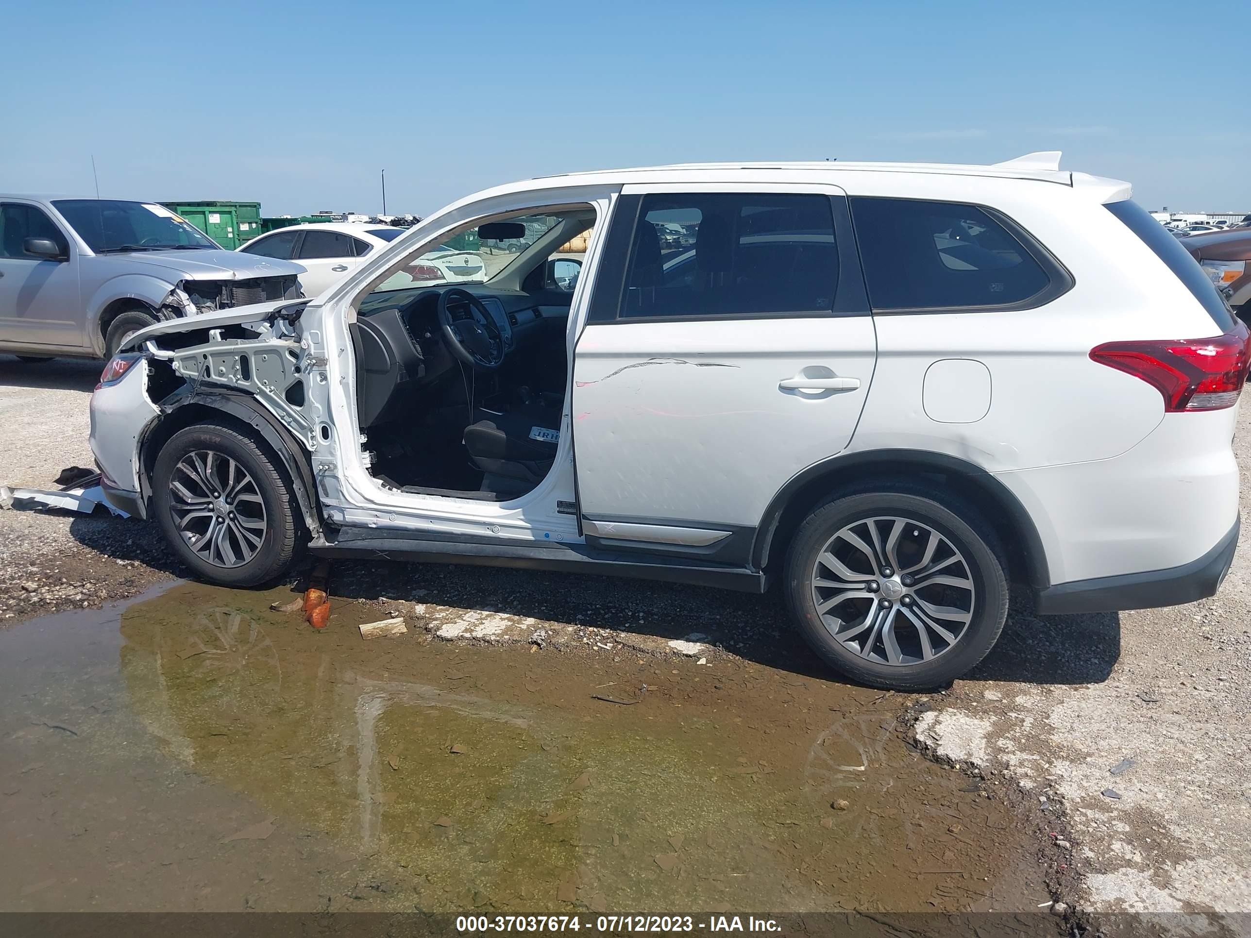 Photo 14 VIN: JA4AD3A39HZ041019 - MITSUBISHI OUTLANDER 