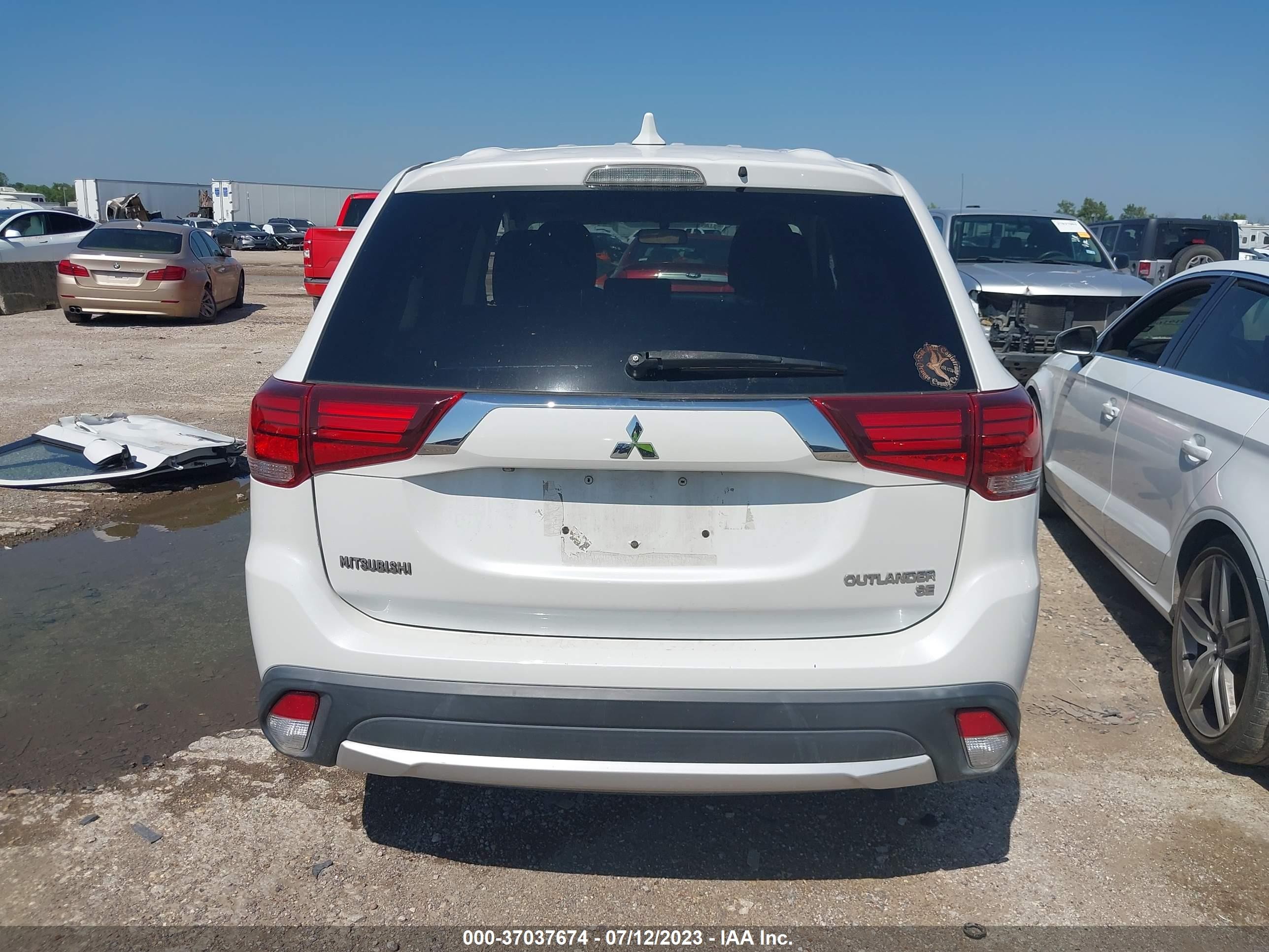 Photo 16 VIN: JA4AD3A39HZ041019 - MITSUBISHI OUTLANDER 