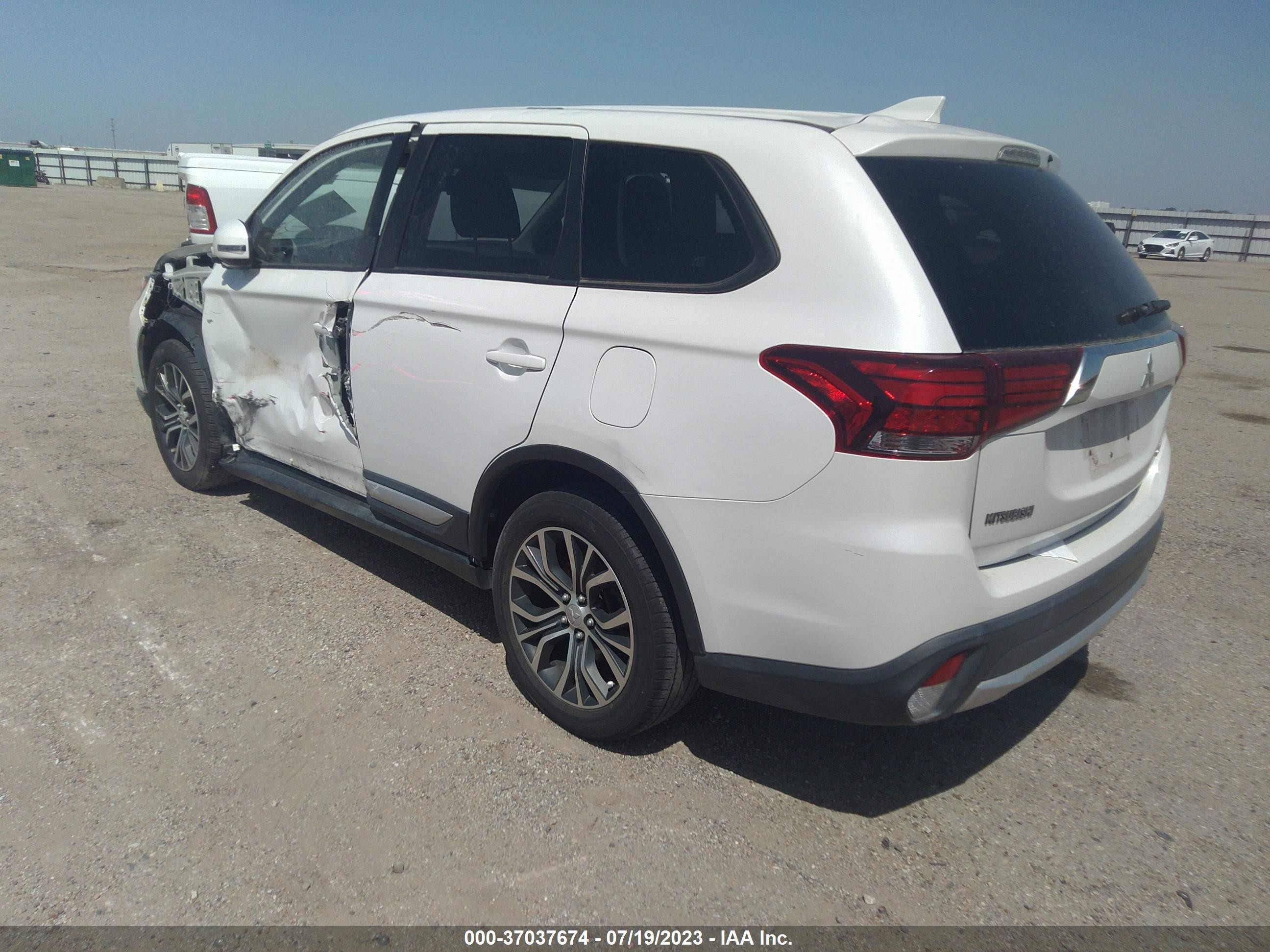 Photo 2 VIN: JA4AD3A39HZ041019 - MITSUBISHI OUTLANDER 