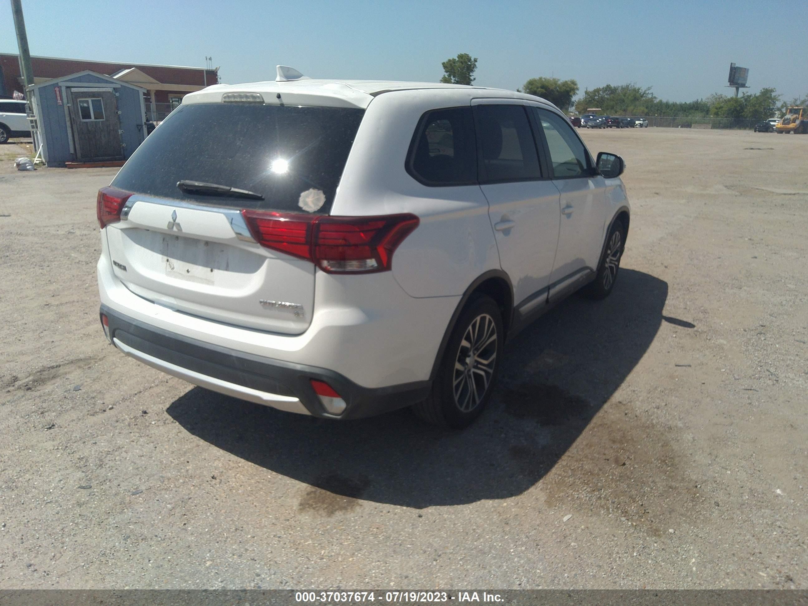 Photo 3 VIN: JA4AD3A39HZ041019 - MITSUBISHI OUTLANDER 