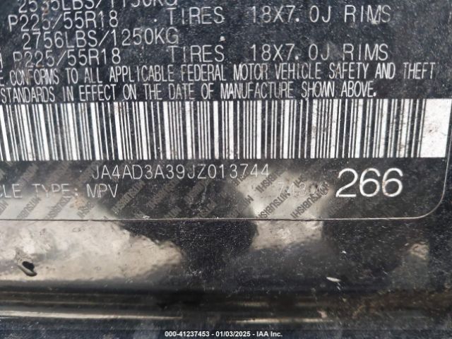 Photo 8 VIN: JA4AD3A39JZ013744 - MITSUBISHI OUTLANDER 