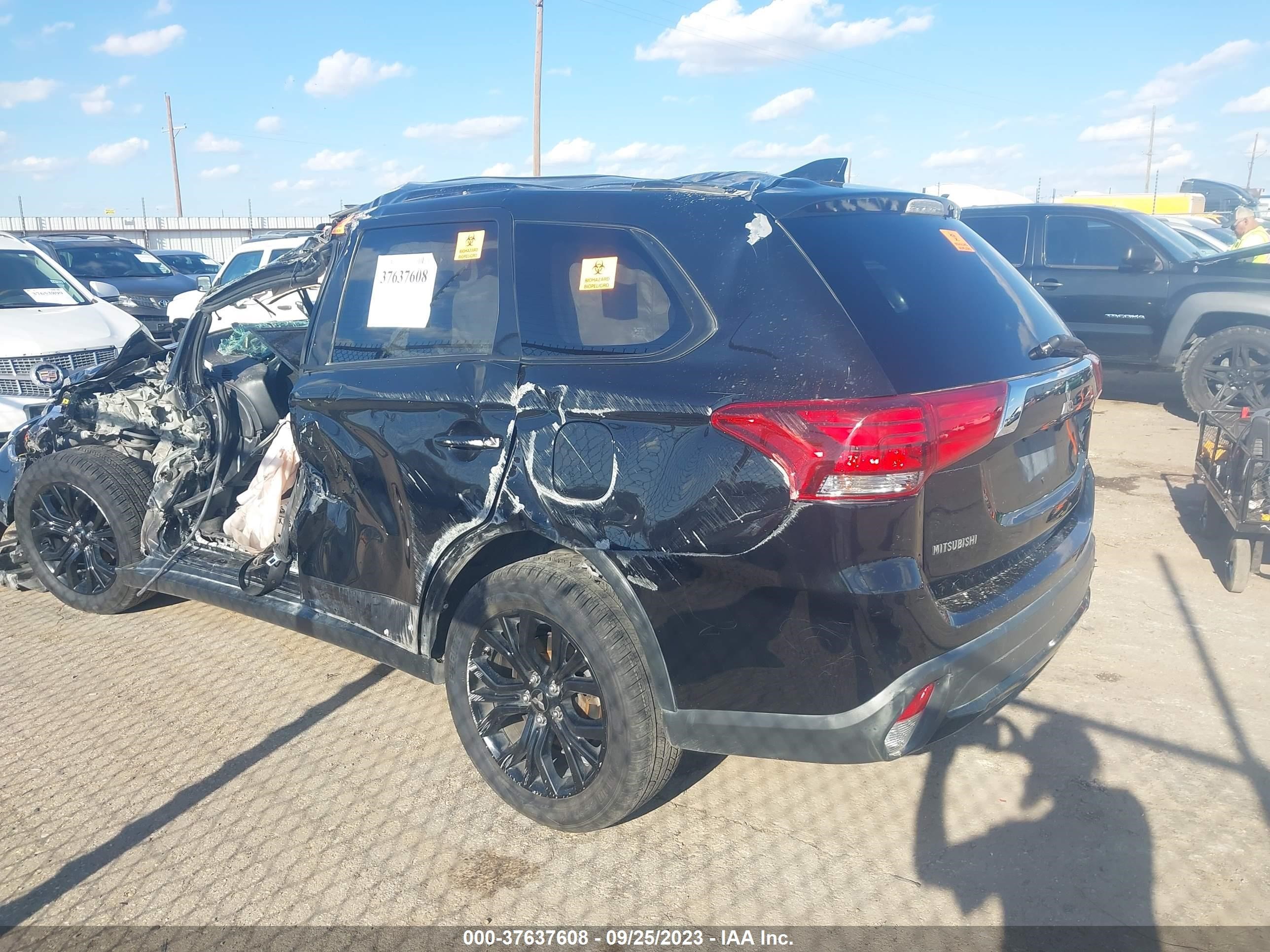 Photo 12 VIN: JA4AD3A39JZ021469 - MITSUBISHI OUTLANDER 