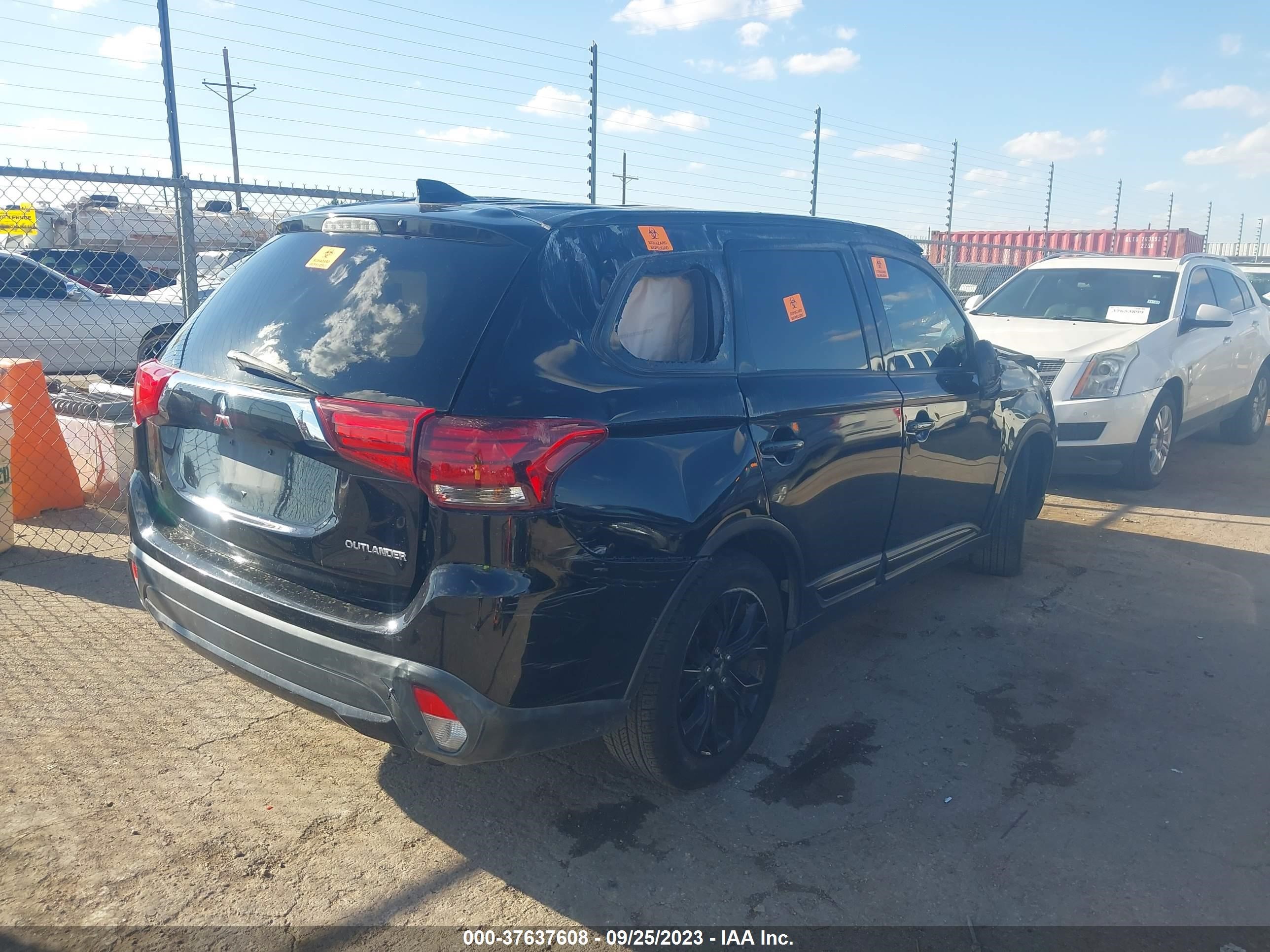 Photo 3 VIN: JA4AD3A39JZ021469 - MITSUBISHI OUTLANDER 