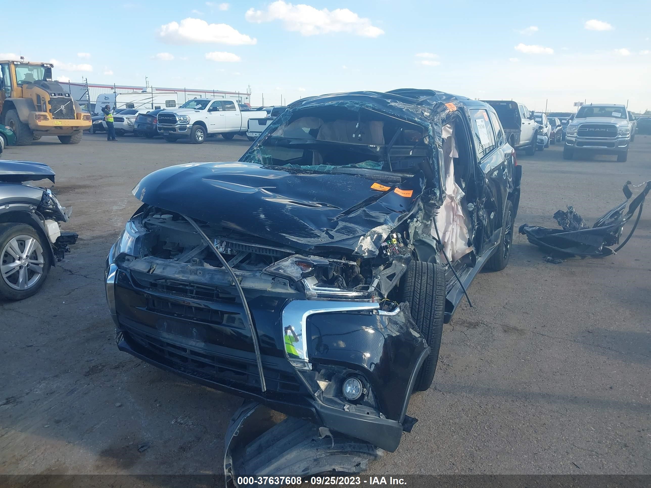 Photo 5 VIN: JA4AD3A39JZ021469 - MITSUBISHI OUTLANDER 