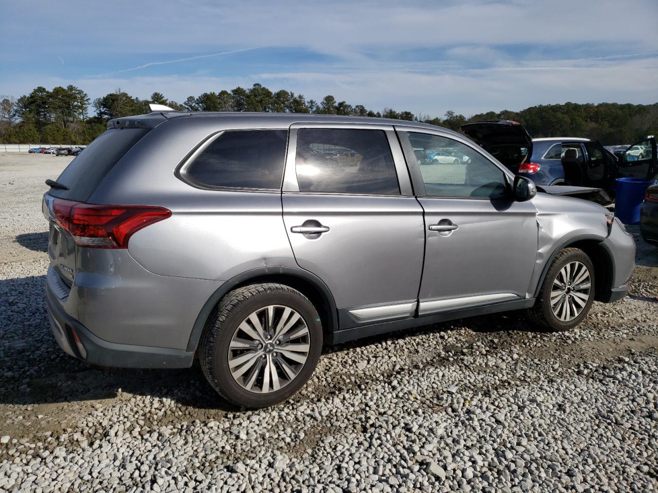 Photo 2 VIN: JA4AD3A39KZ022087 - MITSUBISHI OUTLANDER 