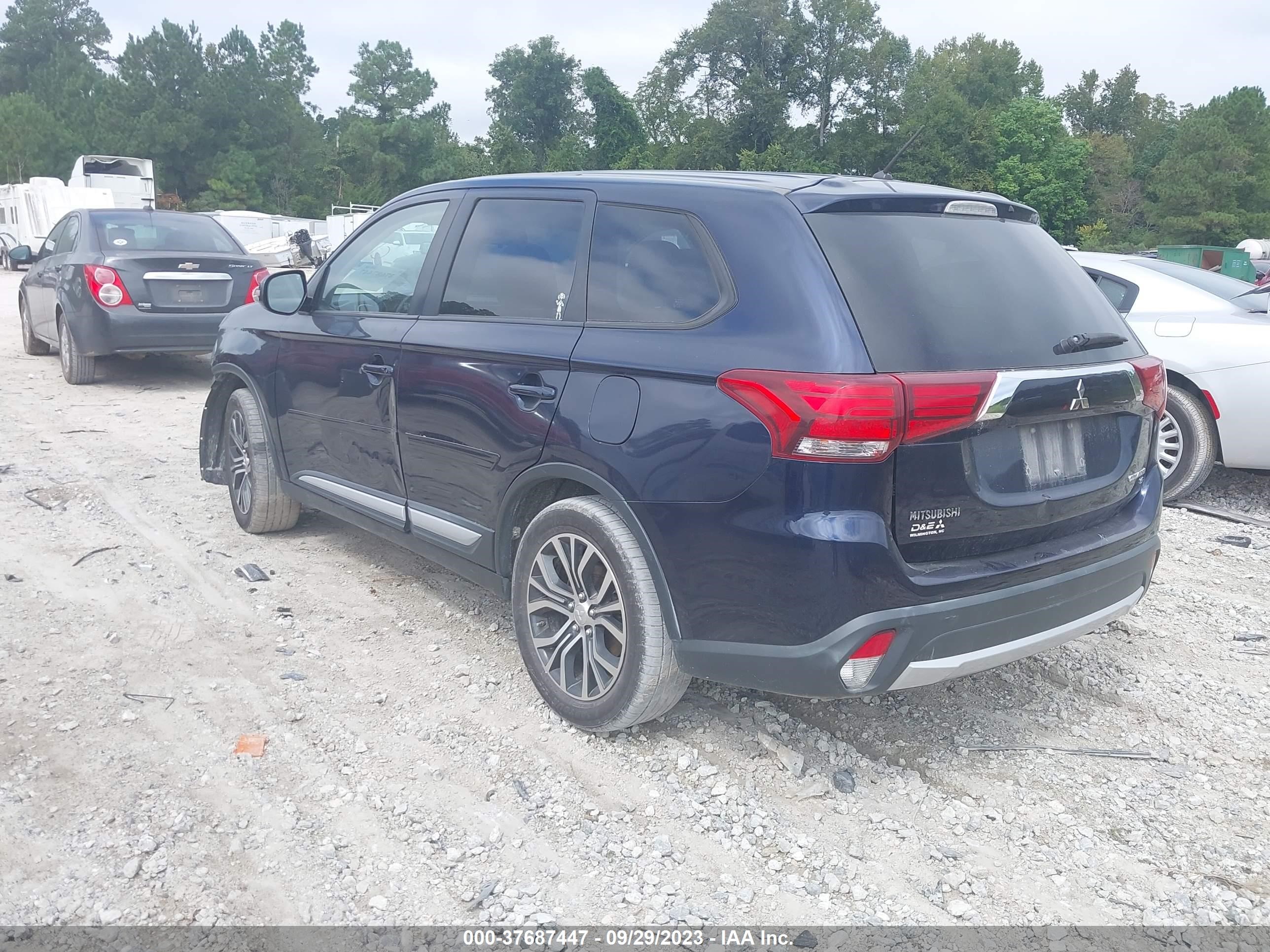 Photo 2 VIN: JA4AD3A3XGZ005872 - MITSUBISHI OUTLANDER 