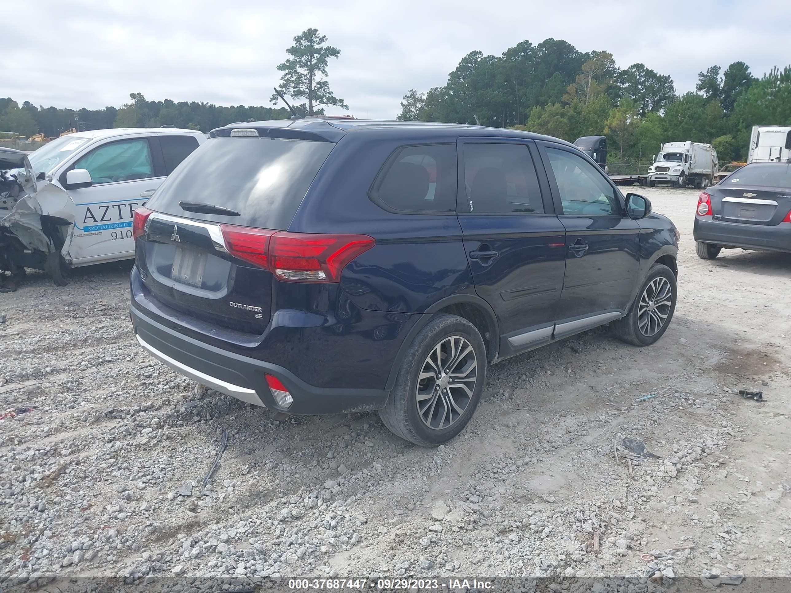 Photo 3 VIN: JA4AD3A3XGZ005872 - MITSUBISHI OUTLANDER 