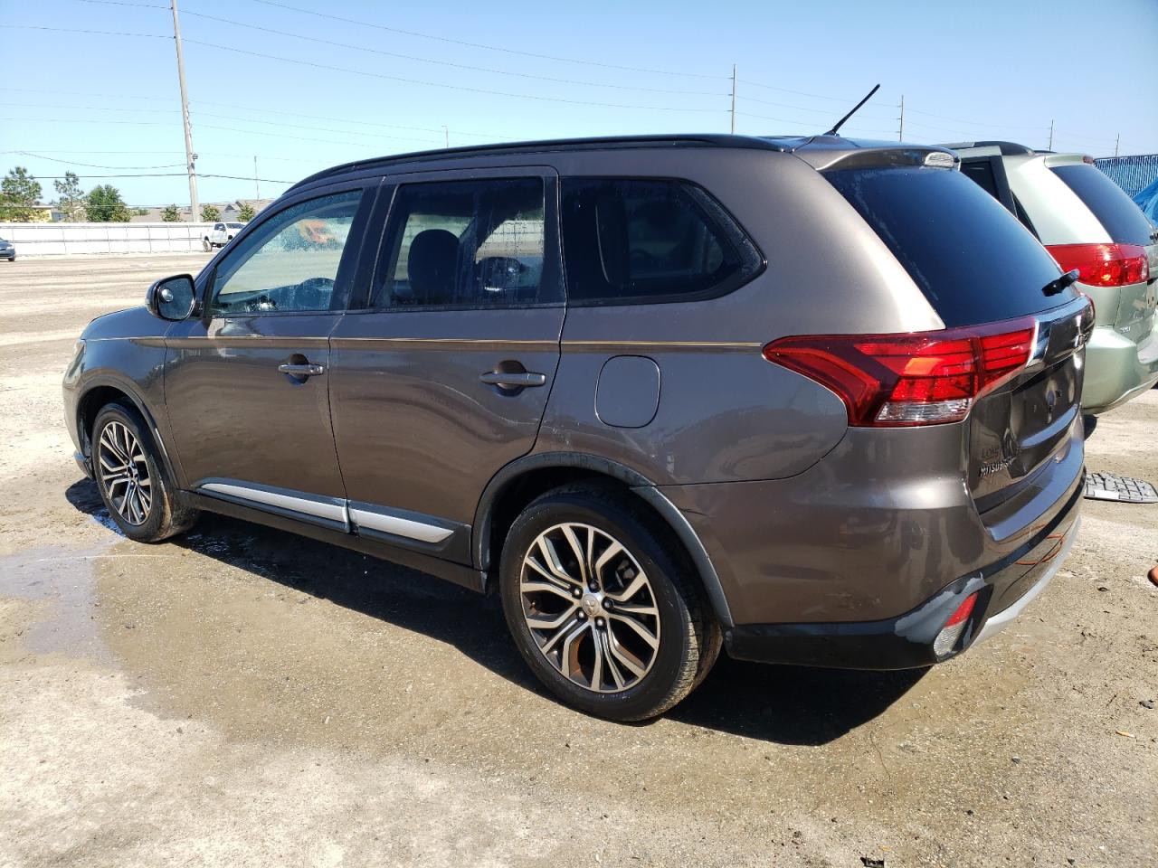 Photo 1 VIN: JA4AD3A3XGZ009582 - MITSUBISHI OUTLANDER 