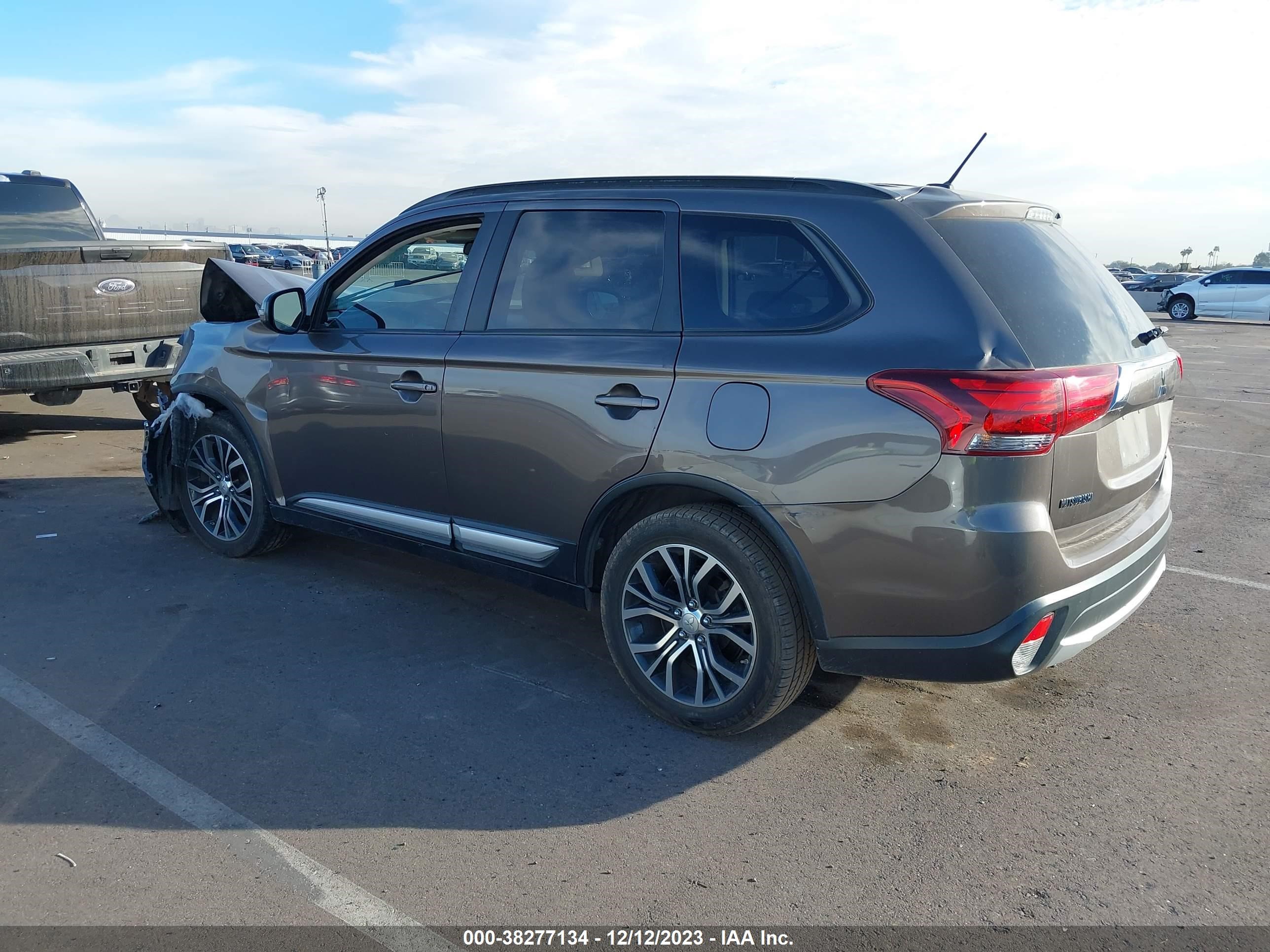 Photo 11 VIN: JA4AD3A3XGZ021828 - MITSUBISHI OUTLANDER 