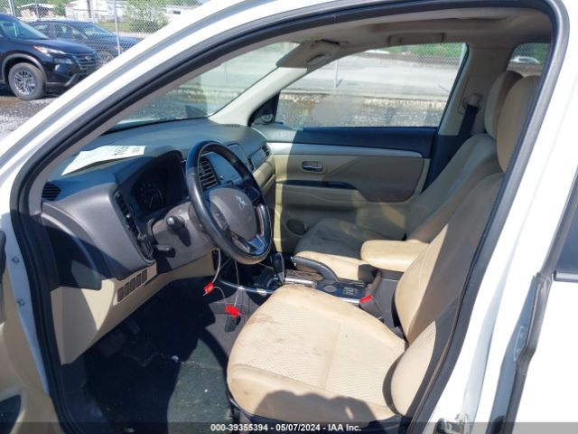 Photo 4 VIN: JA4AD3A3XHZ036797 - MITSUBISHI OUTLANDER 