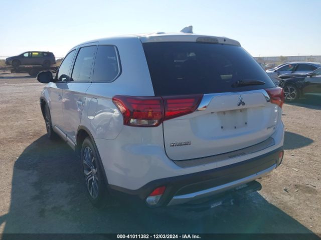 Photo 2 VIN: JA4AD3A3XHZ053261 - MITSUBISHI OUTLANDER 