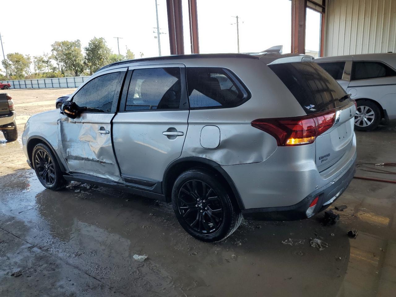 Photo 1 VIN: JA4AD3A3XJZ027250 - MITSUBISHI OUTLANDER 