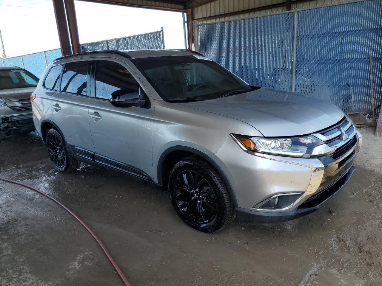 Photo 3 VIN: JA4AD3A3XJZ027250 - MITSUBISHI OUTLANDER 