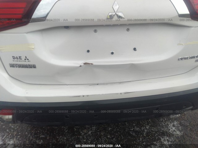 Photo 5 VIN: JA4AD3A3XKZ018324 - MITSUBISHI OUTLANDER 