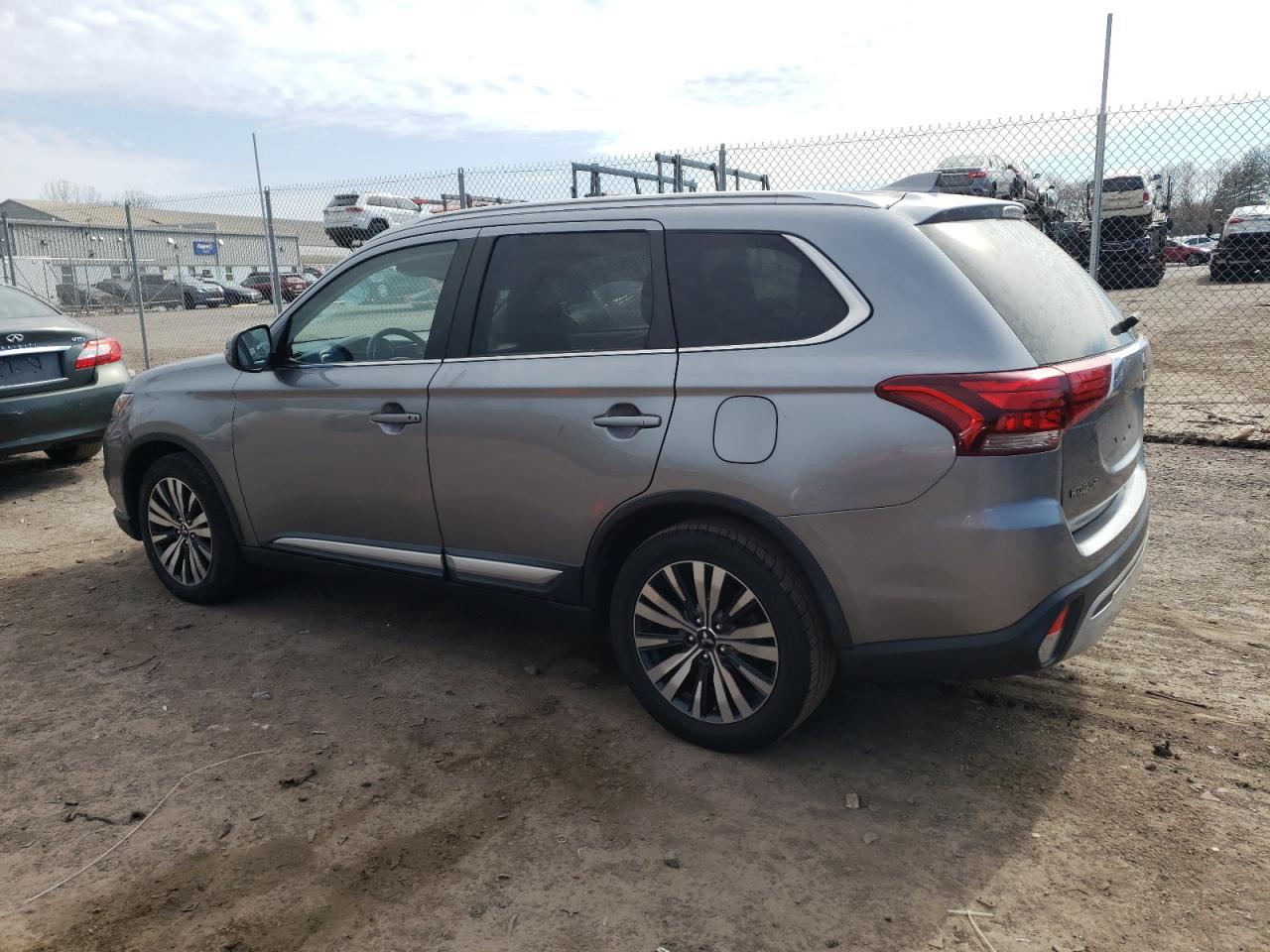 Photo 1 VIN: JA4AD3A3XKZ027752 - MITSUBISHI OUTLANDER 