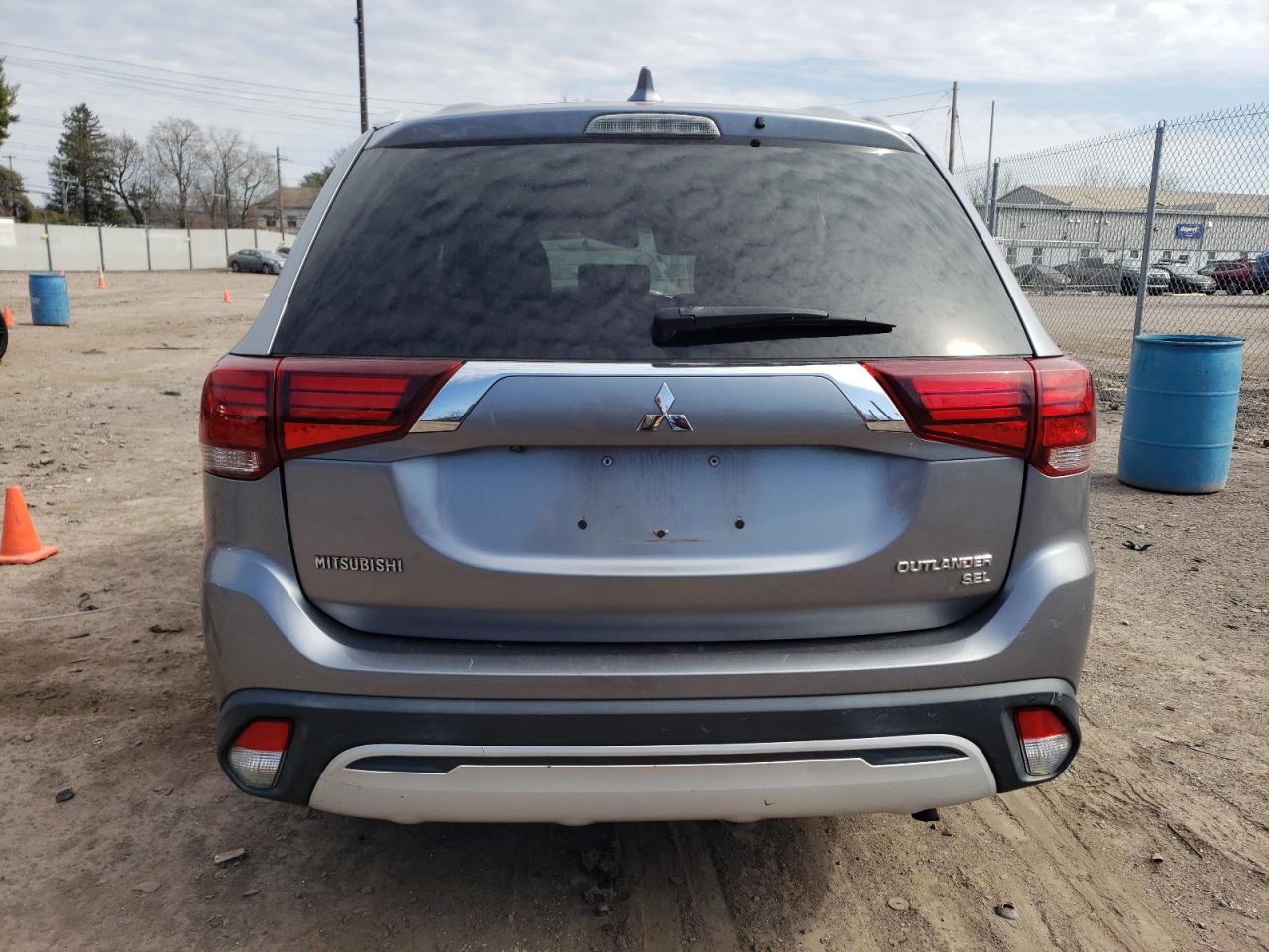 Photo 5 VIN: JA4AD3A3XKZ027752 - MITSUBISHI OUTLANDER 