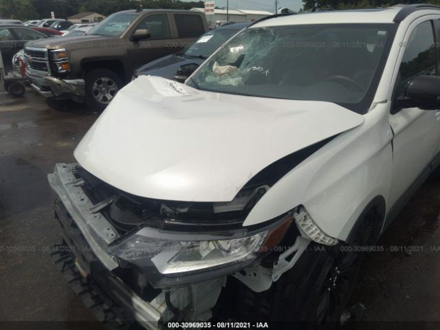 Photo 9 VIN: JA4AD3A3XKZ030389 - MITSUBISHI OUTLANDER 