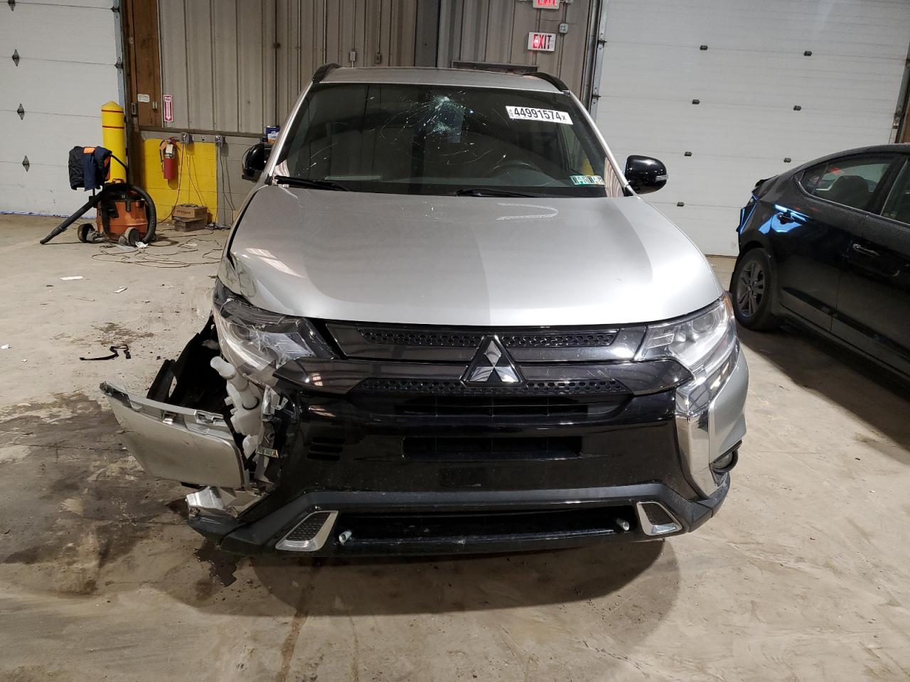 Photo 4 VIN: JA4AD3A3XKZ048116 - MITSUBISHI OUTLANDER 