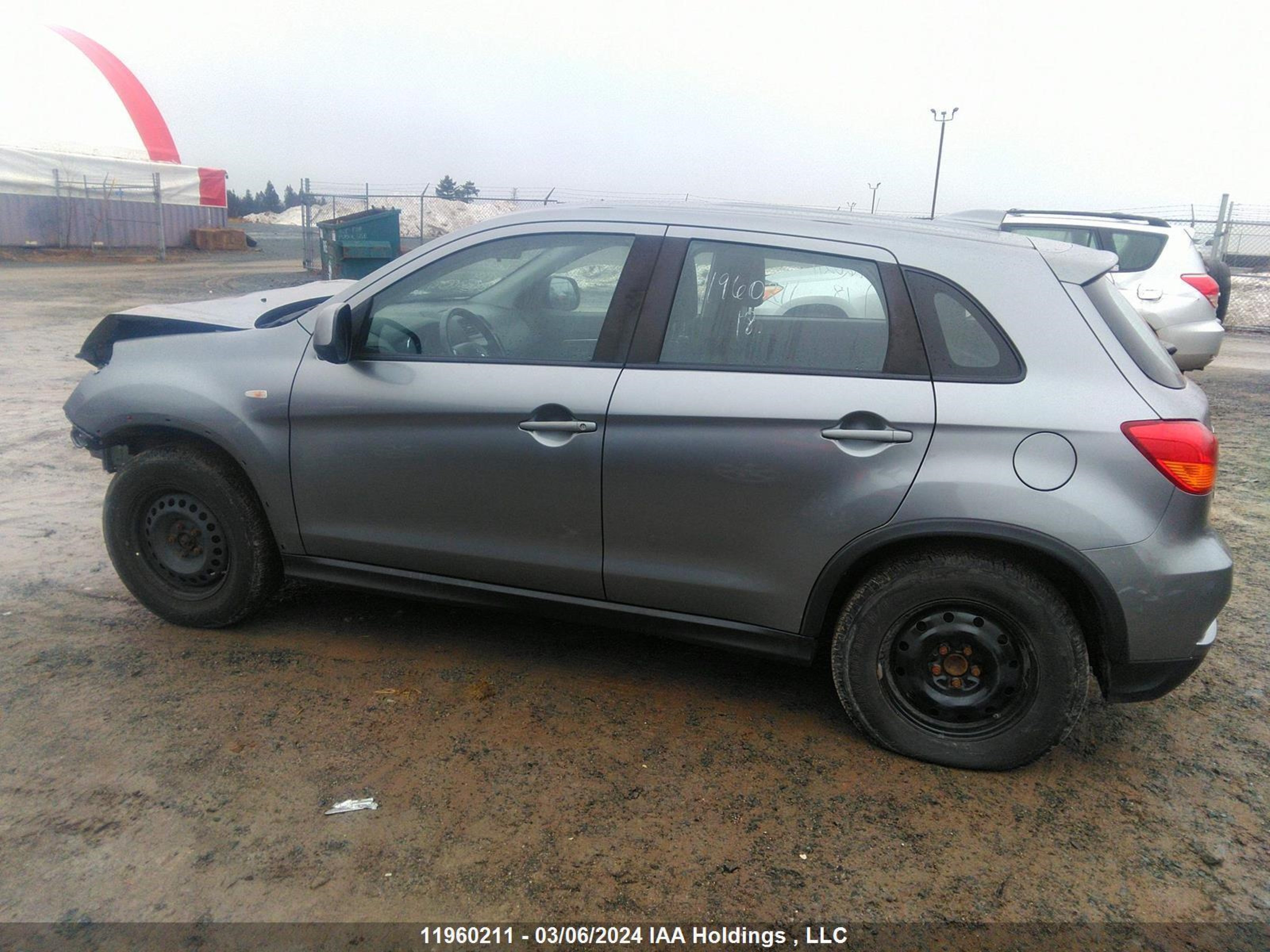 Photo 14 VIN: JA4AH3AU0JZ603229 - MITSUBISHI RVR 