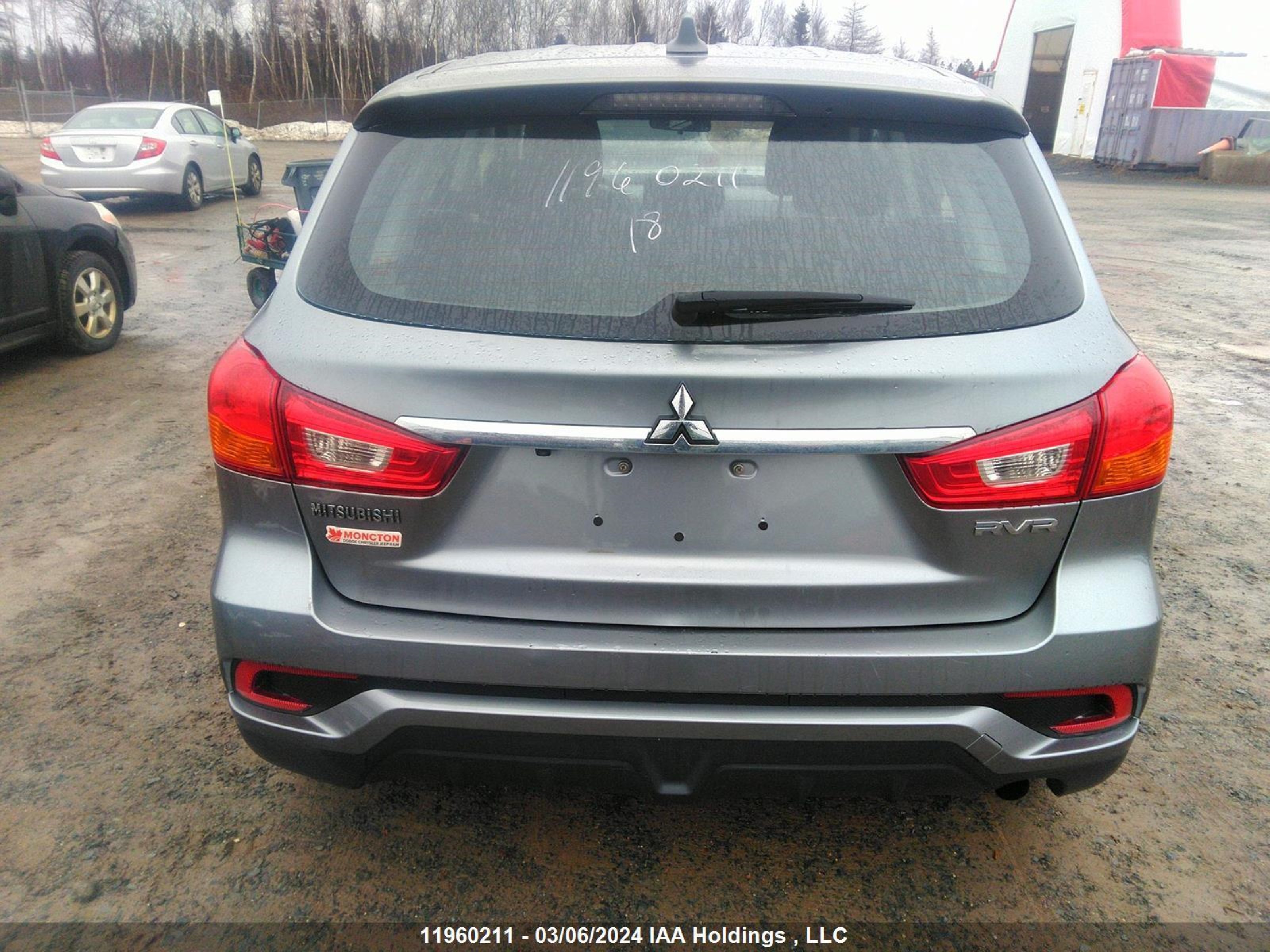 Photo 16 VIN: JA4AH3AU0JZ603229 - MITSUBISHI RVR 