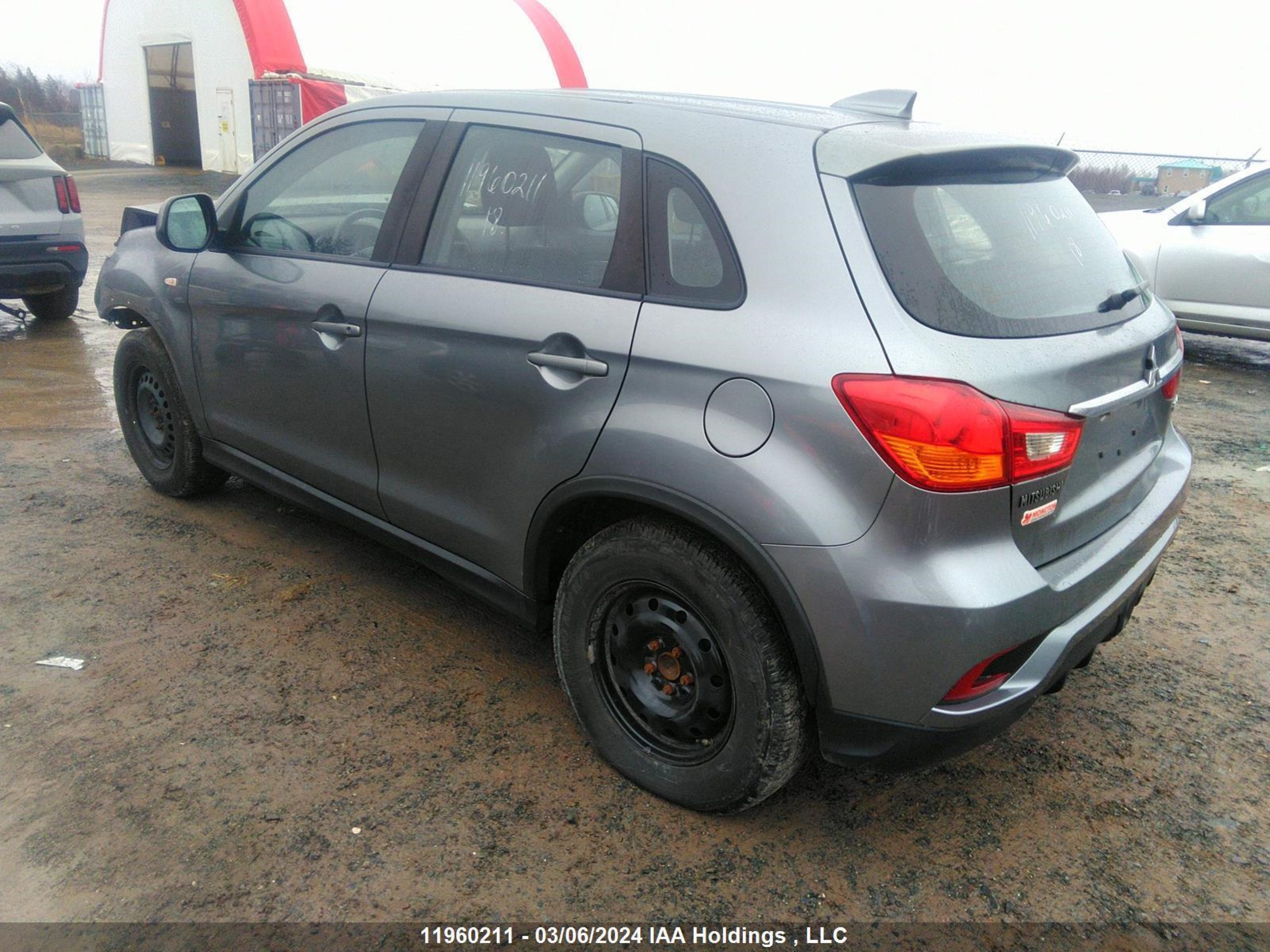 Photo 2 VIN: JA4AH3AU0JZ603229 - MITSUBISHI RVR 