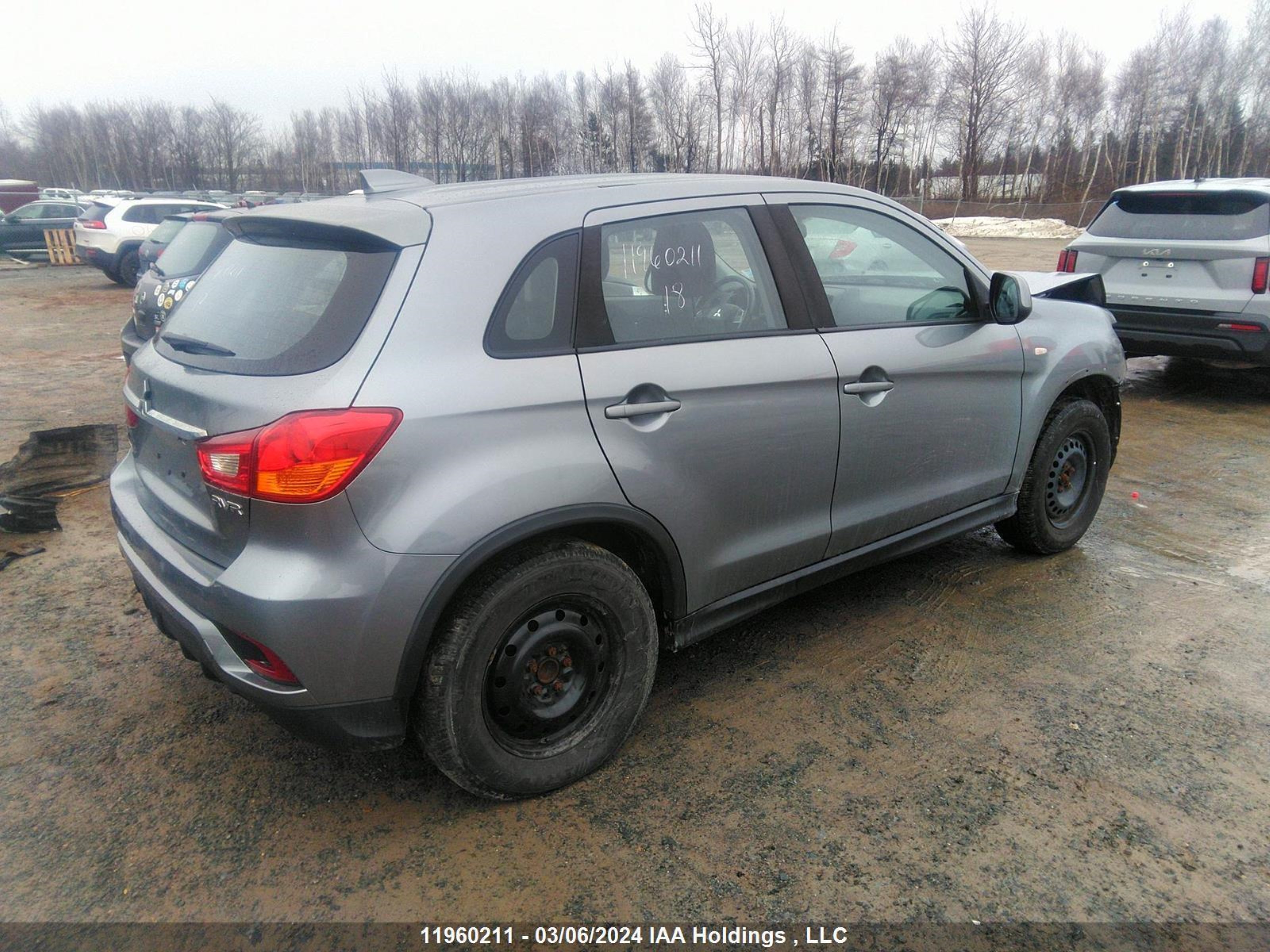 Photo 3 VIN: JA4AH3AU0JZ603229 - MITSUBISHI RVR 