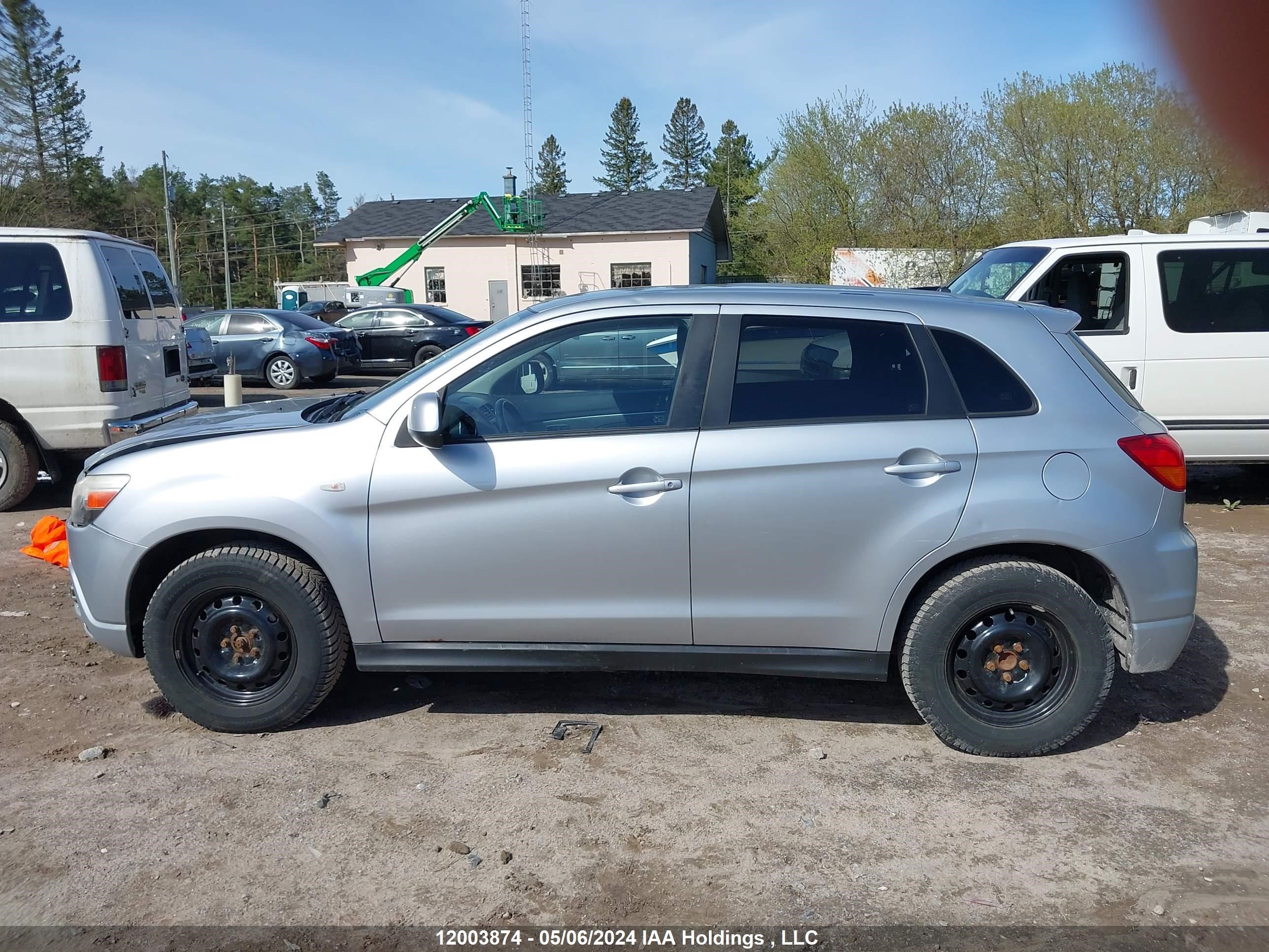 Photo 13 VIN: JA4AH3AU4CZ600157 - MITSUBISHI RVR 