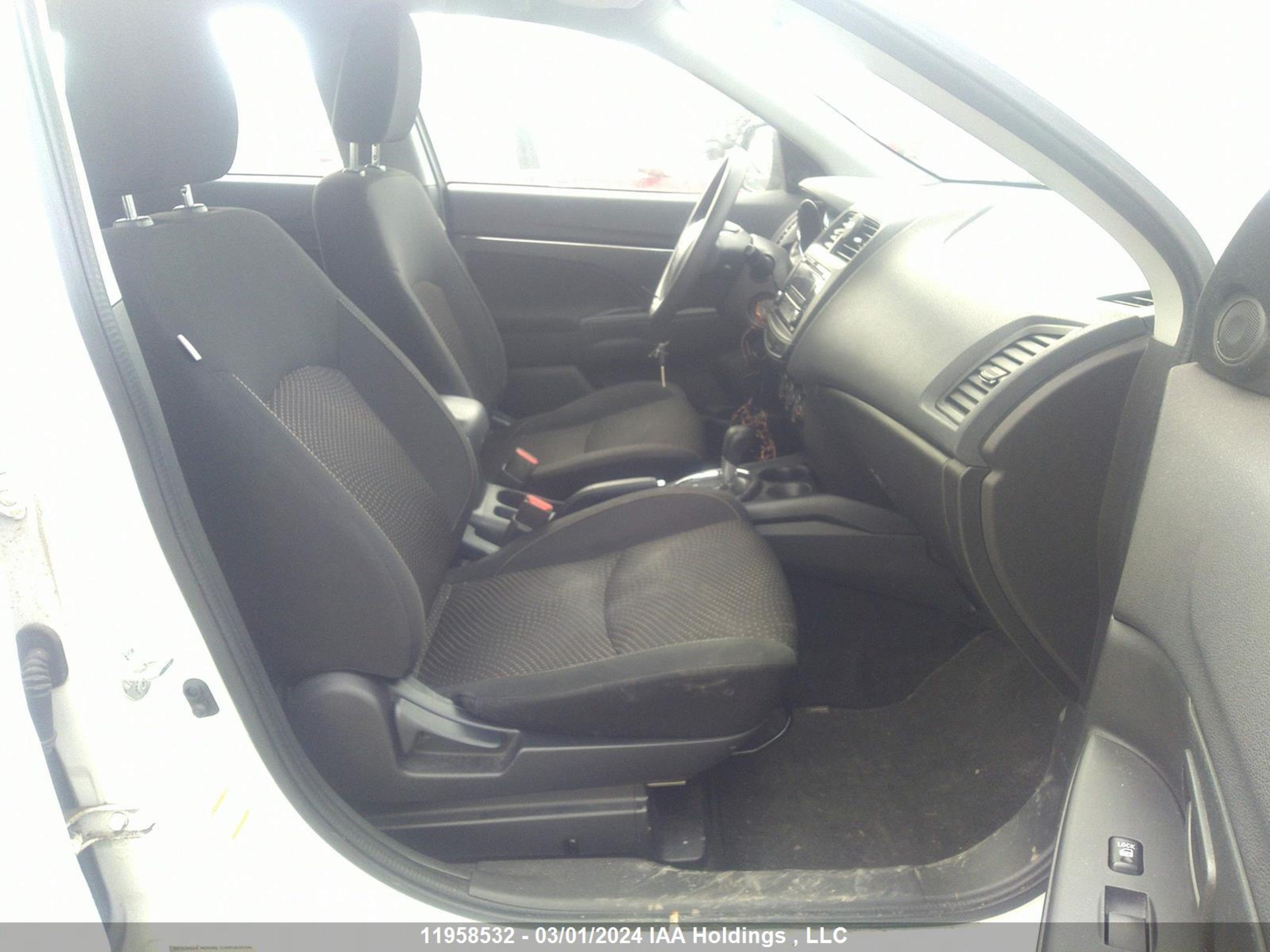 Photo 4 VIN: JA4AH3AU6GZ610310 - MITSUBISHI RVR 