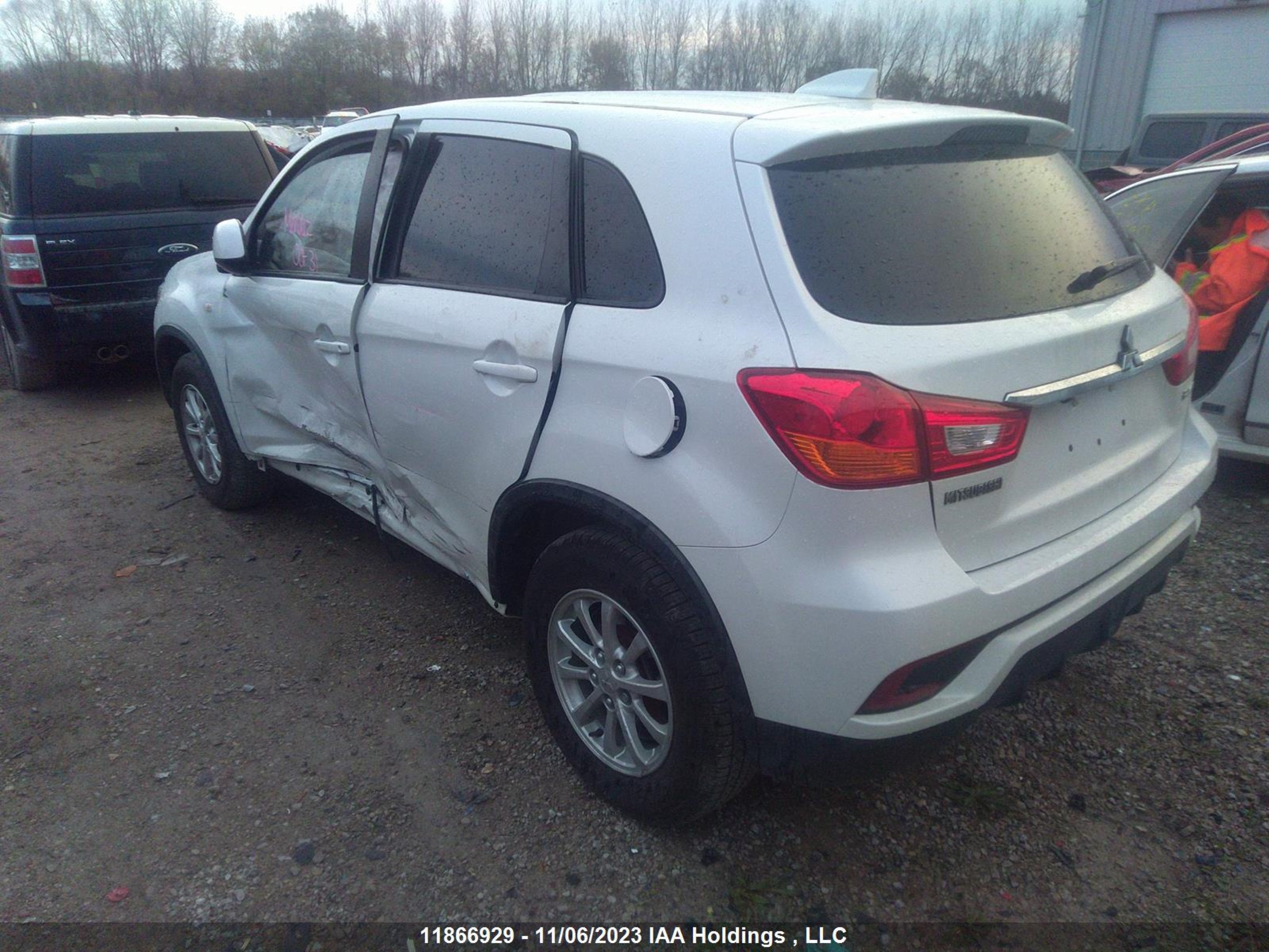 Photo 2 VIN: JA4AH3AU7JU602298 - MITSUBISHI RVR 