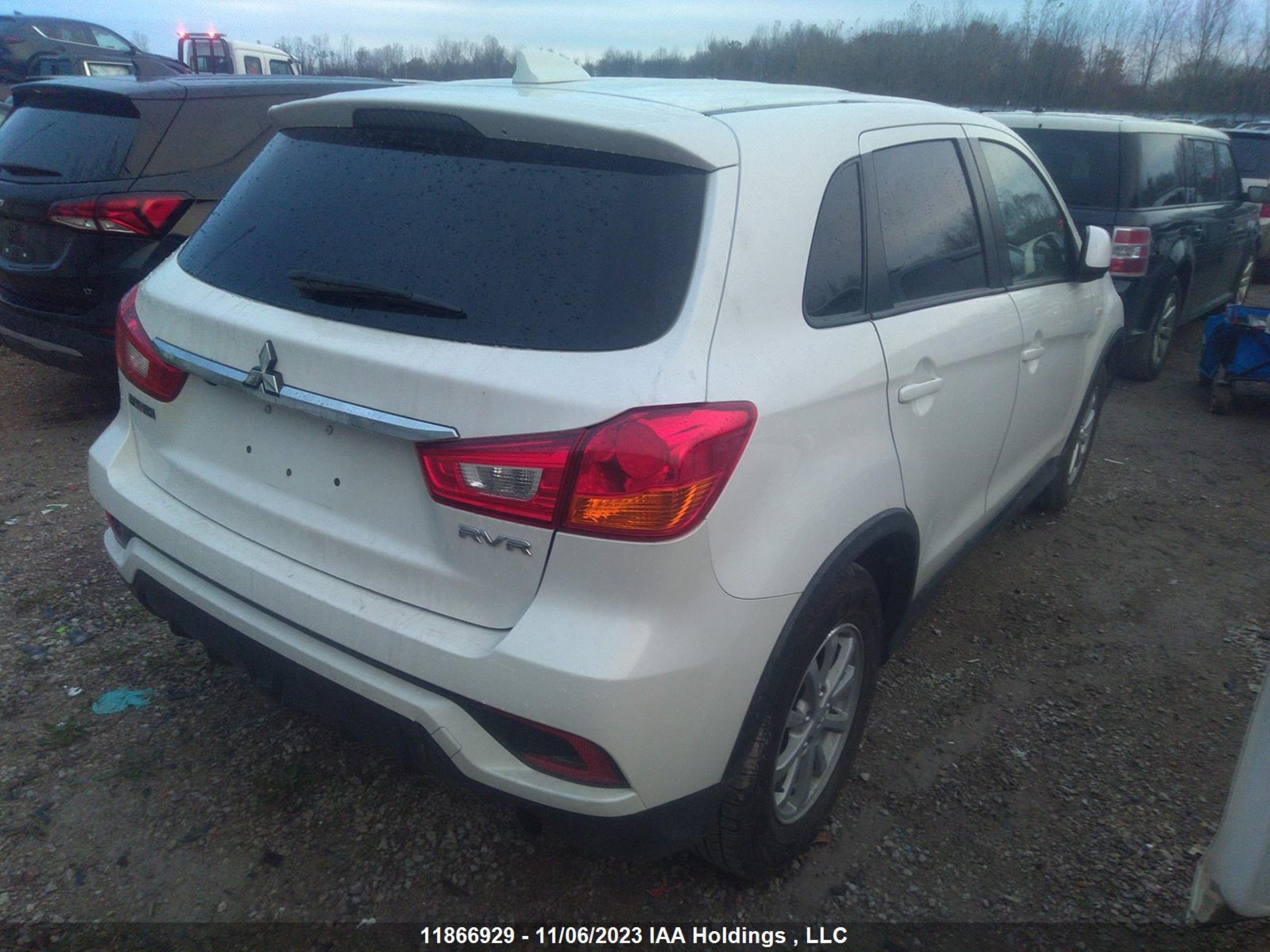 Photo 3 VIN: JA4AH3AU7JU602298 - MITSUBISHI RVR 