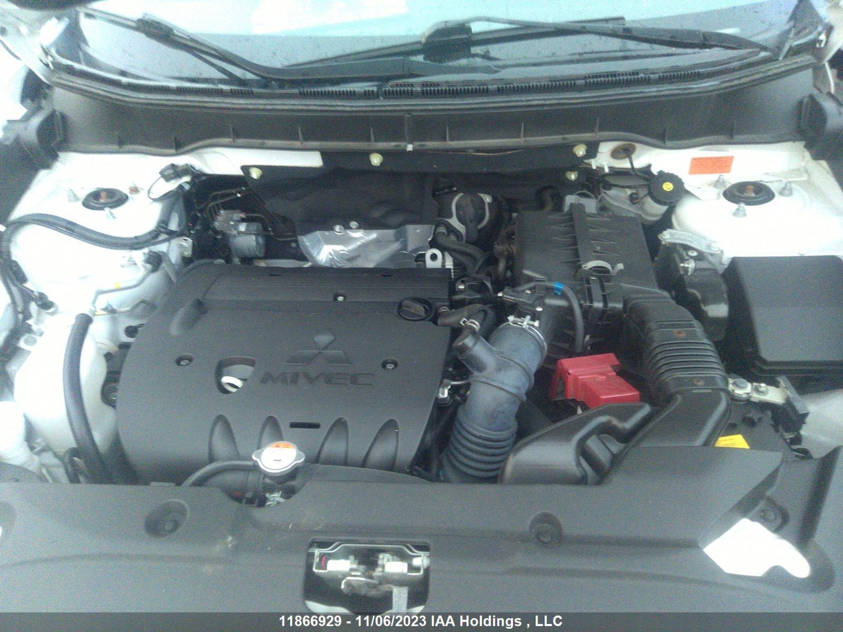 Photo 9 VIN: JA4AH3AU7JU602298 - MITSUBISHI RVR 