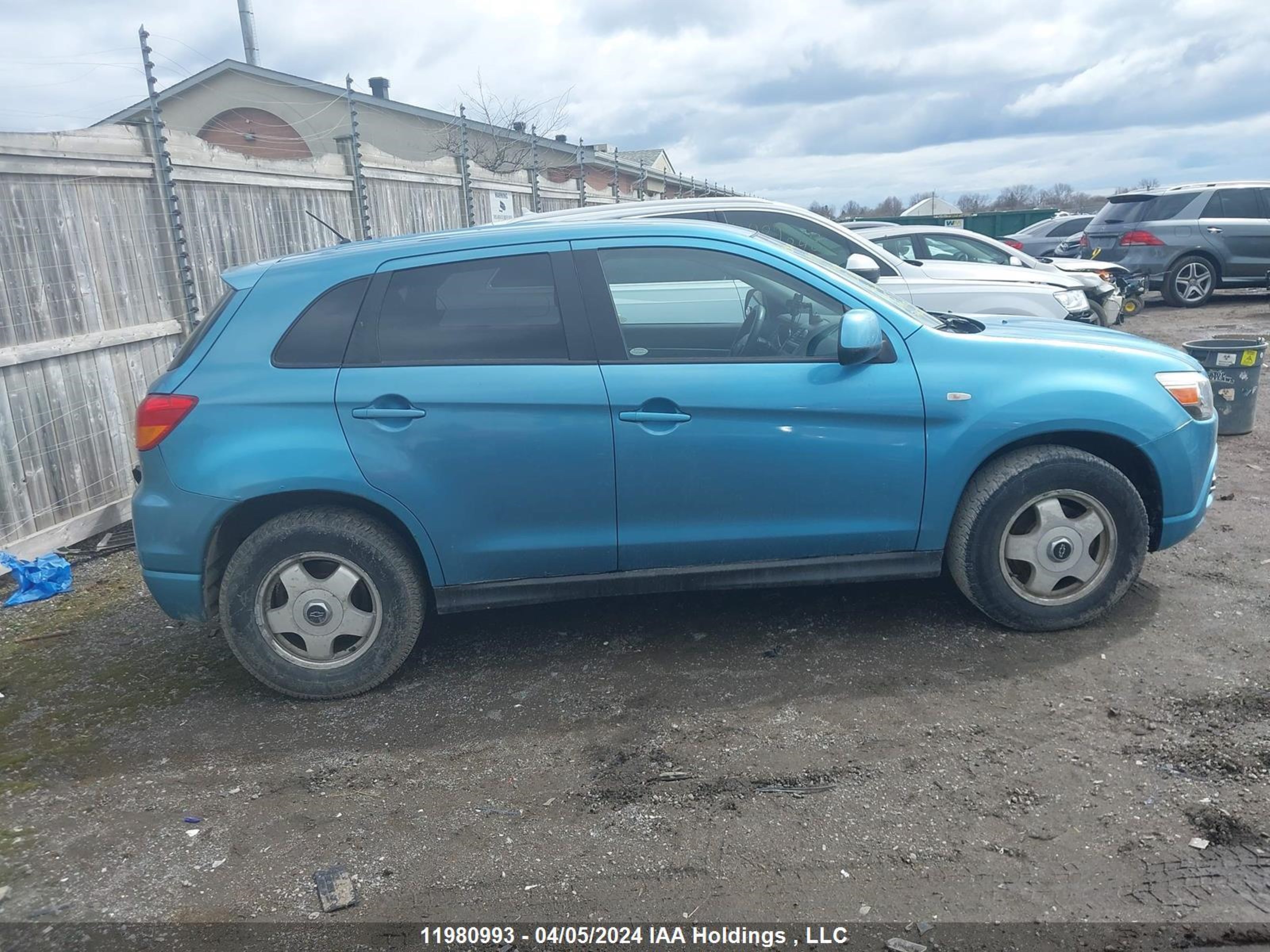 Photo 12 VIN: JA4AH3AUXCZ600325 - MITSUBISHI RVR 